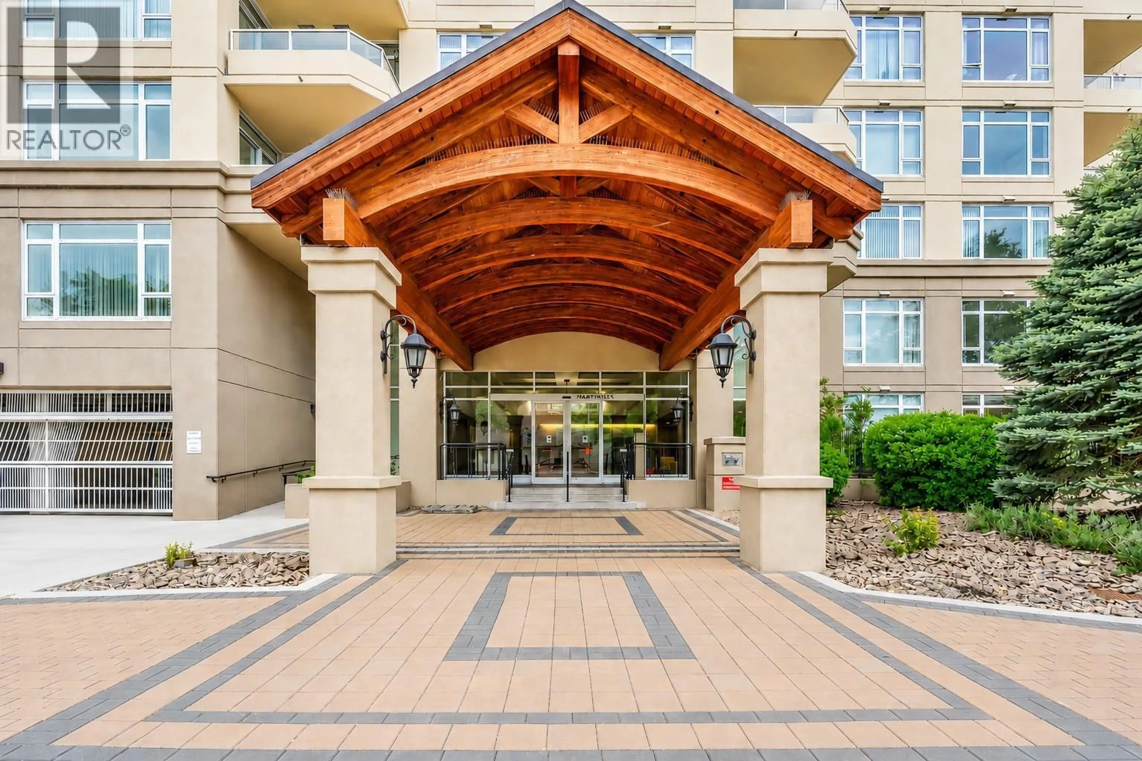 Indoor foyer for 902 - 75 MARTIN STREET, Penticton British Columbia V2A9C2