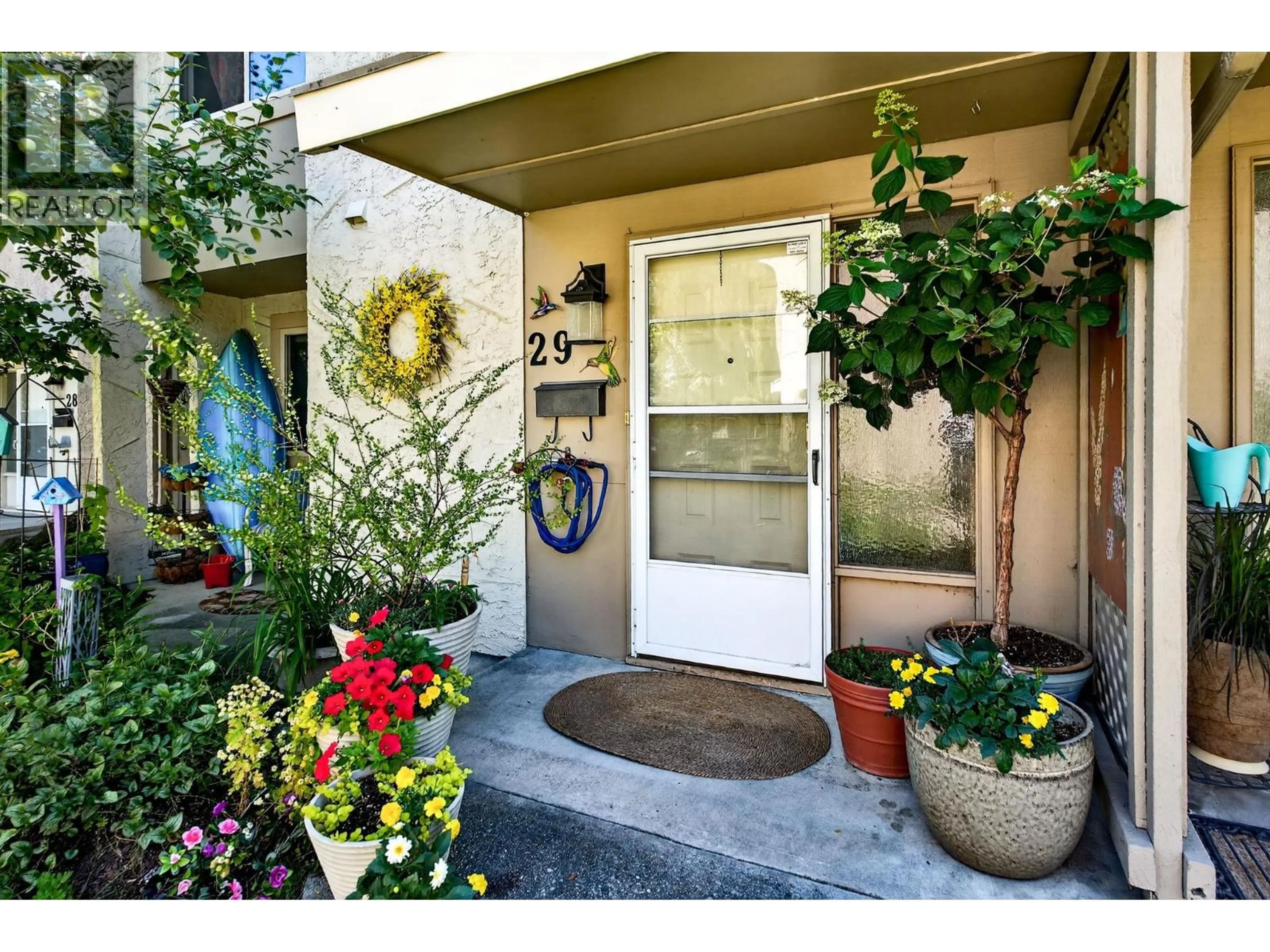 Indoor entryway for 29 - 310 YORKTON AVENUE, Penticton British Columbia V2A6Z8