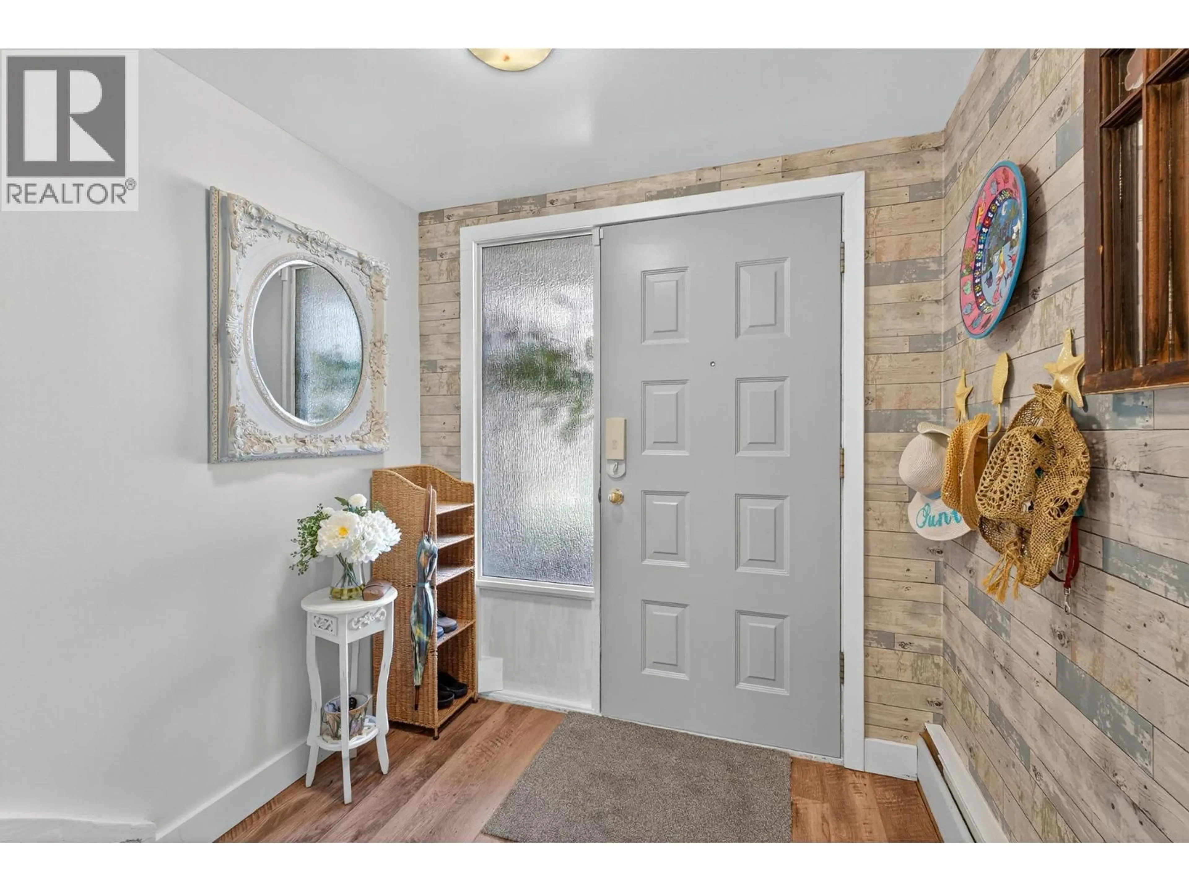 Indoor entryway for 29 - 310 YORKTON AVENUE, Penticton British Columbia V2A6Z8