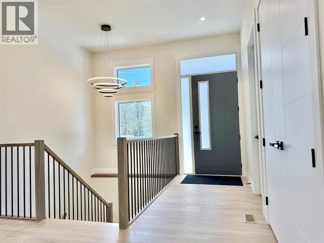 245 PROSPECT DRIVE, Grand Forks 3