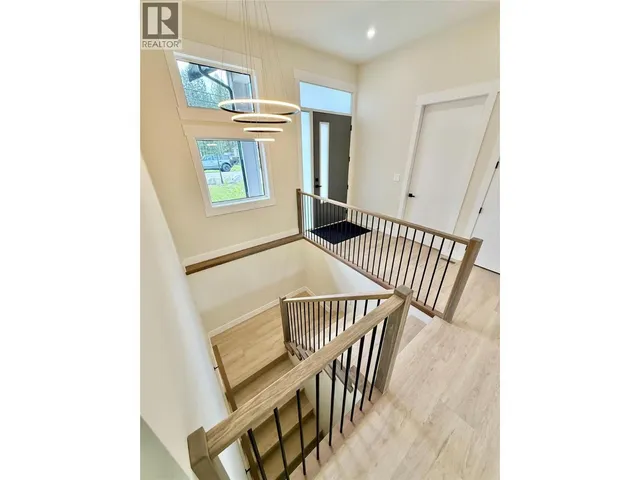 245 PROSPECT DRIVE, Grand Forks 4