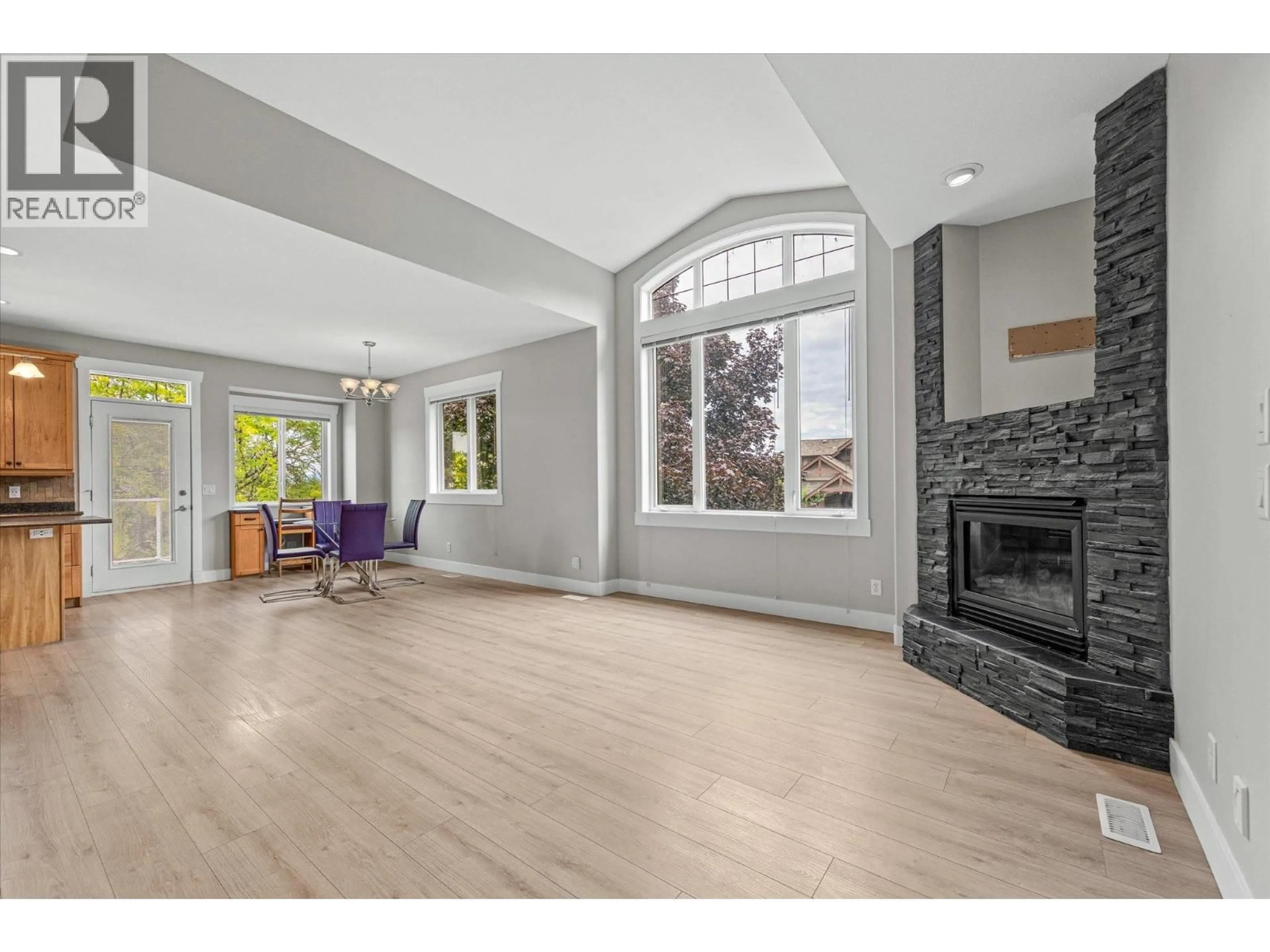 Unknown for 574 GOWEN PLACE, Kelowna British Columbia V1W5B4