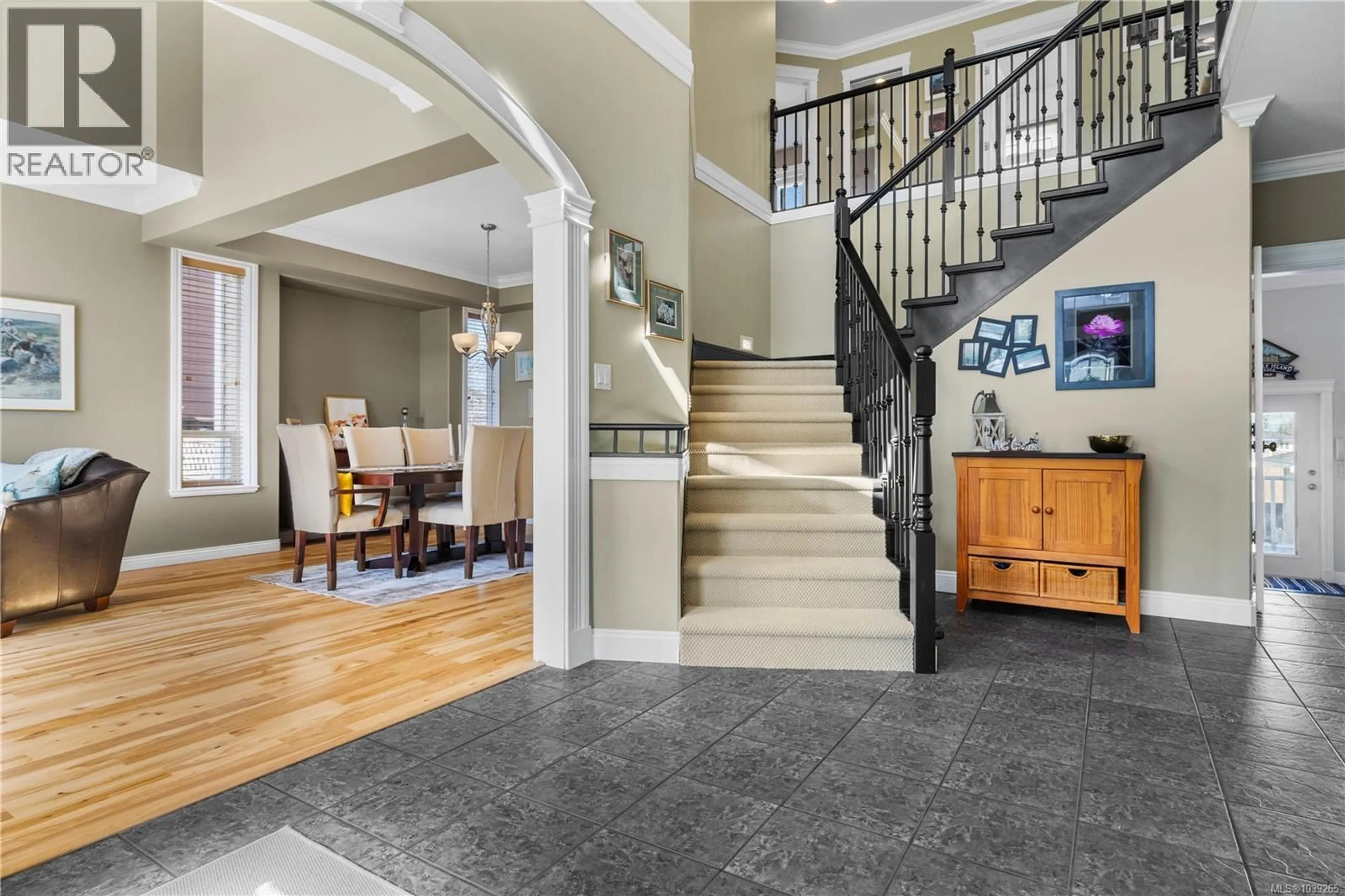 Indoor entryway for 608 NELSON ROAD, Campbell River British Columbia V9H1V1