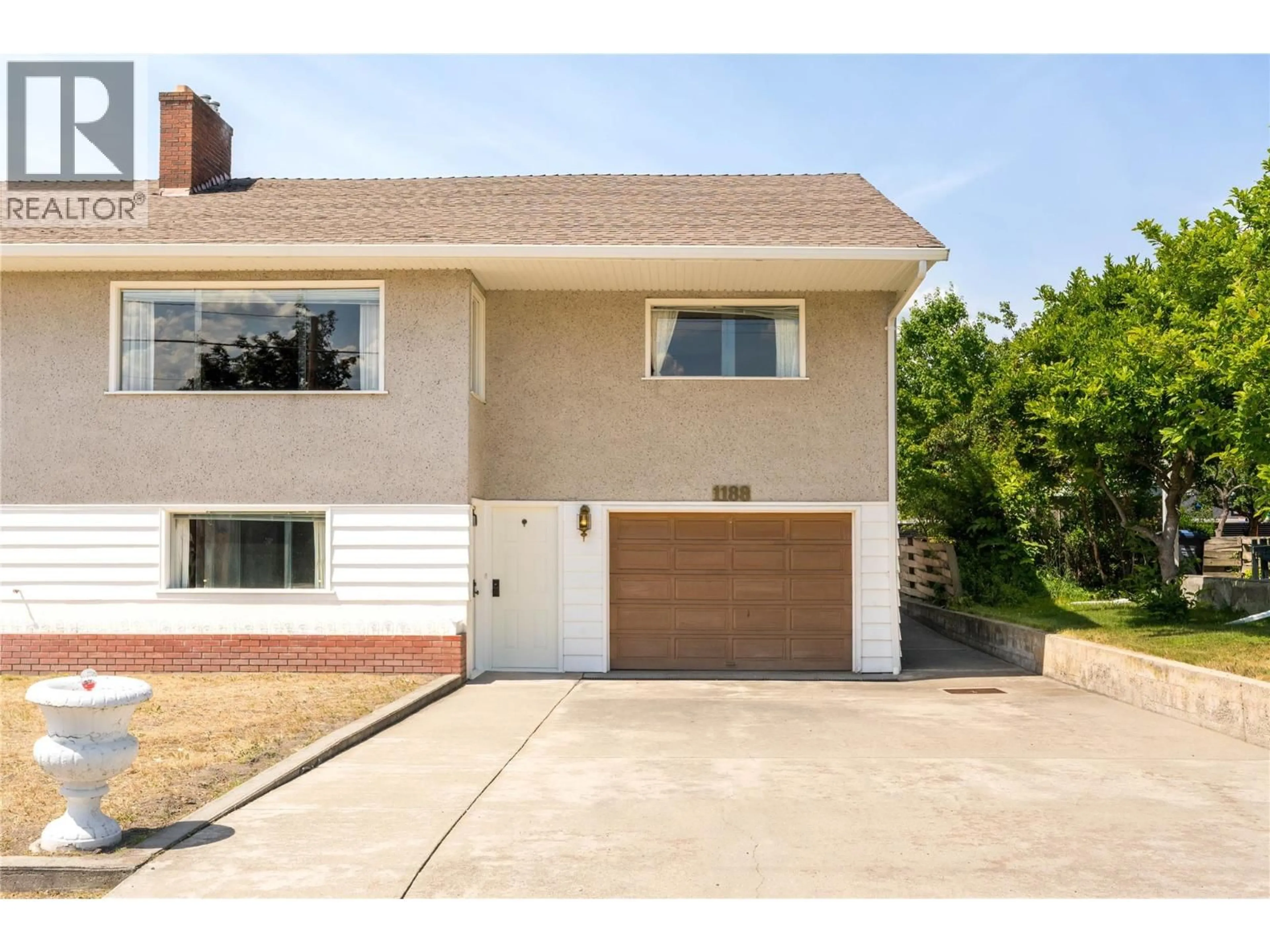 Home with vinyl exterior material, street for 1188&1190 HARTWICK STREET, Kelowna British Columbia V1Y3P3