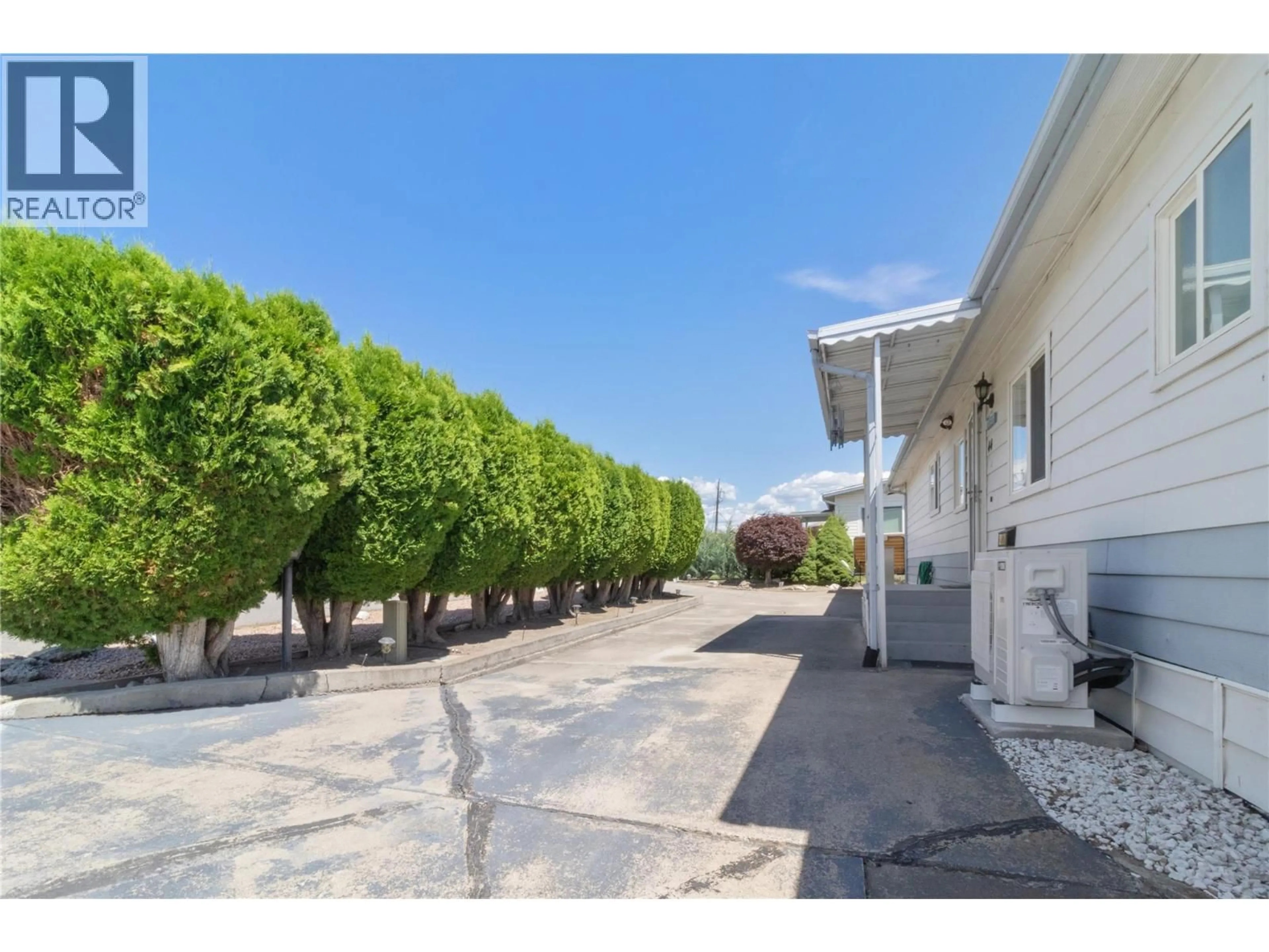 Patio, street for 44 - 2098 BOUCHERIE ROAD, West Kelowna British Columbia V4T2A5