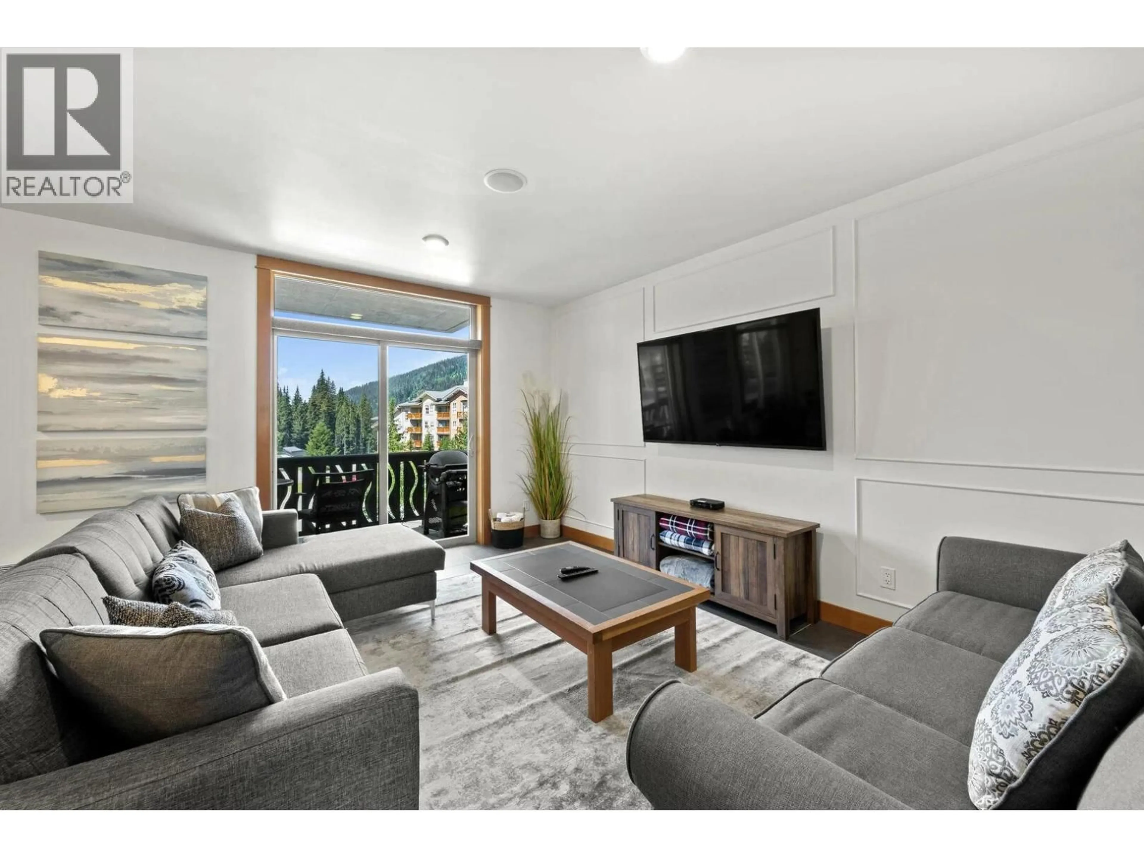 Living room with furniture, unknown for 201 - 3270 VILLAGE  WAY OTHER, Sun Peaks British Columbia V0E5N0