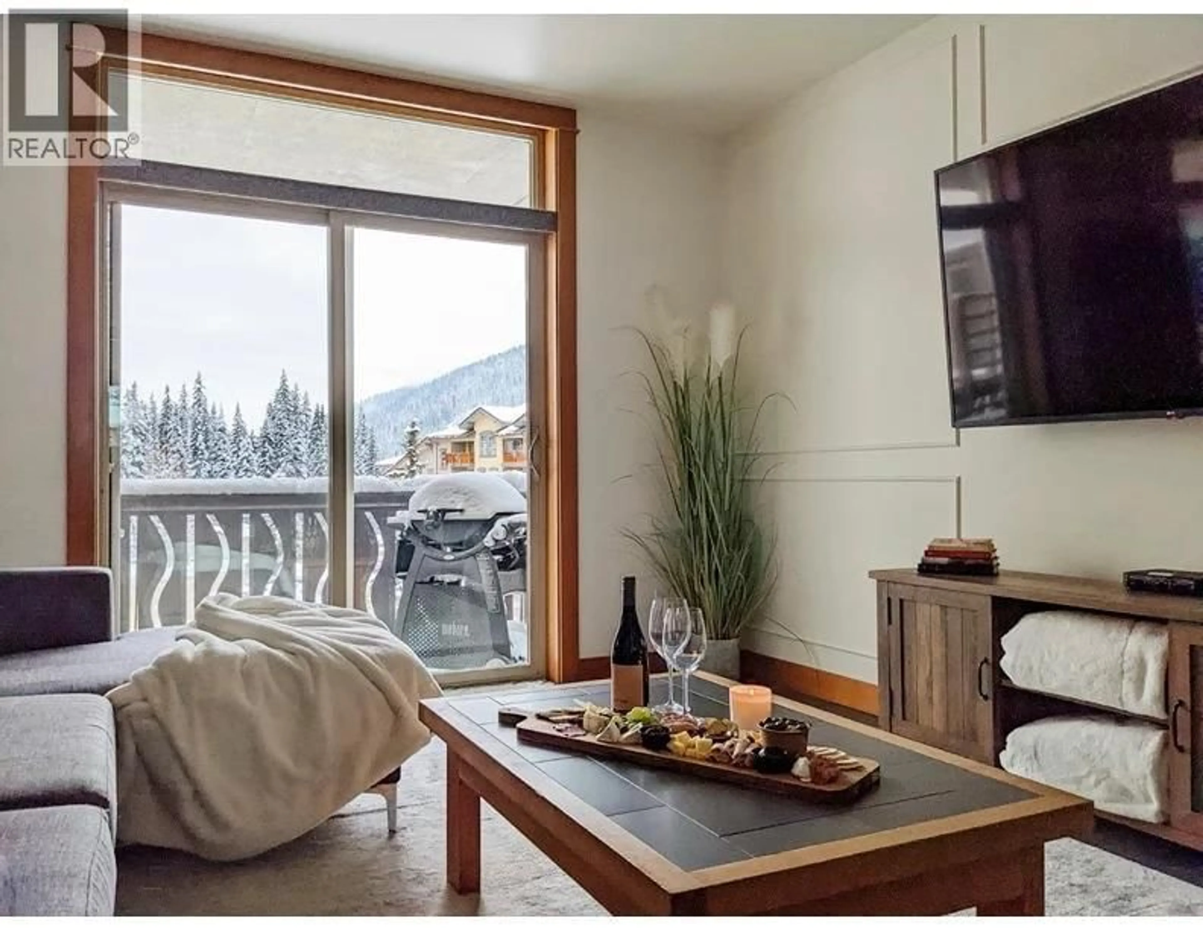 Living room with furniture, unknown for 201 - 3270 VILLAGE WAY OTHER, Sun Peaks British Columbia V0E5N0