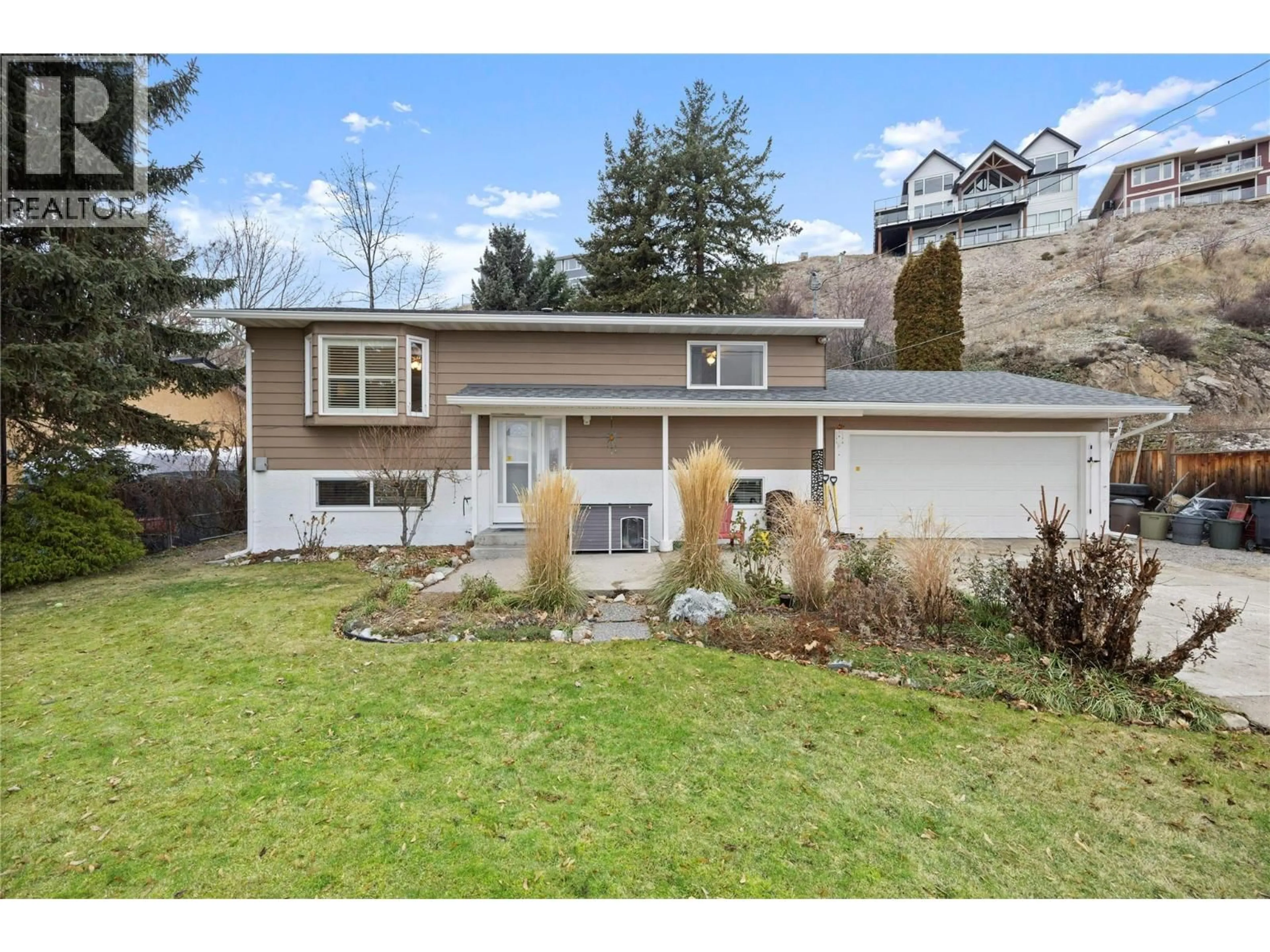 Home with vinyl exterior material, mountain view for 5882 VICTORIA STREET, Peachland British Columbia V0X1X4