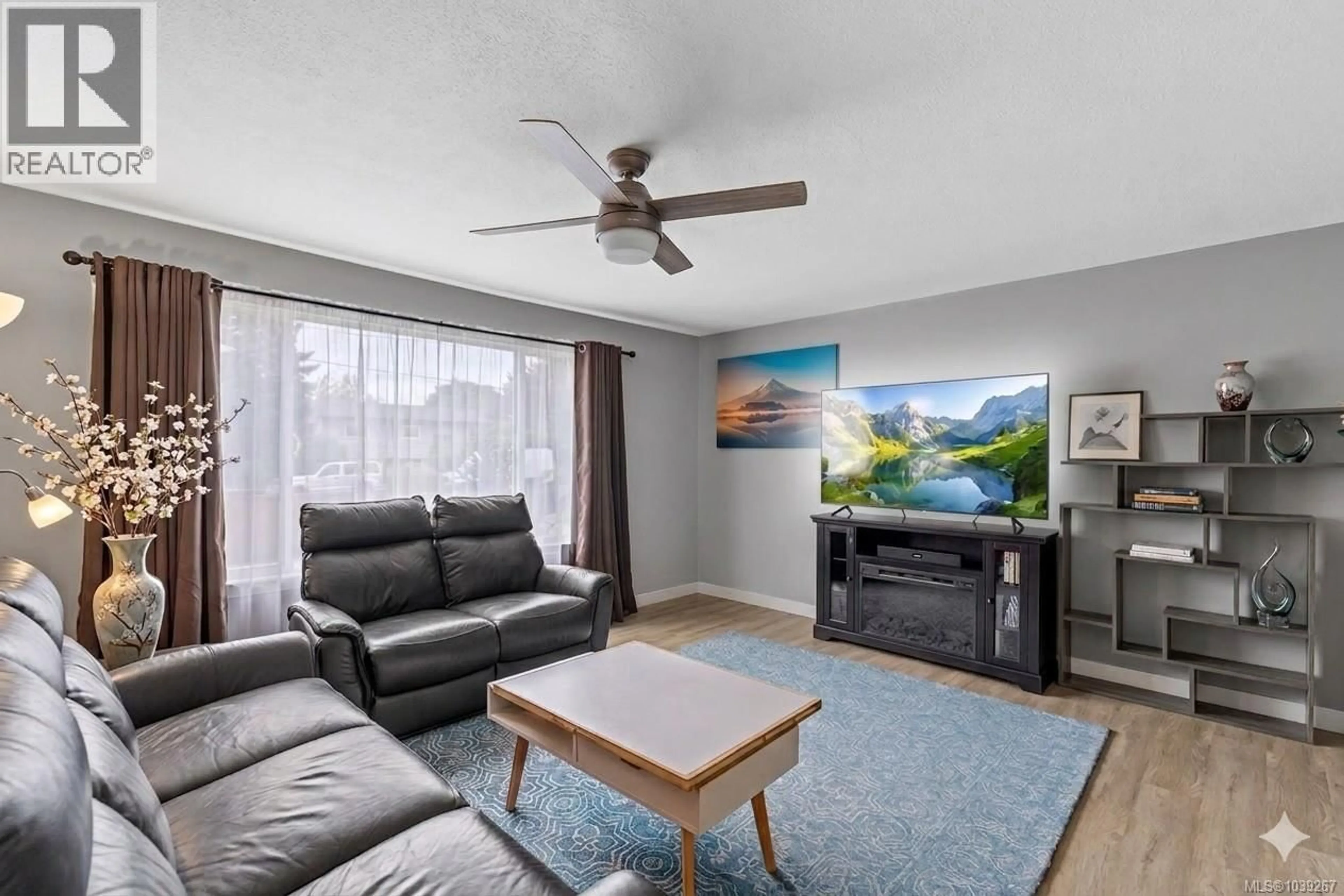 Living room with furniture, unknown for 375 TEMPLE STREET, Parksville British Columbia V9P1C9