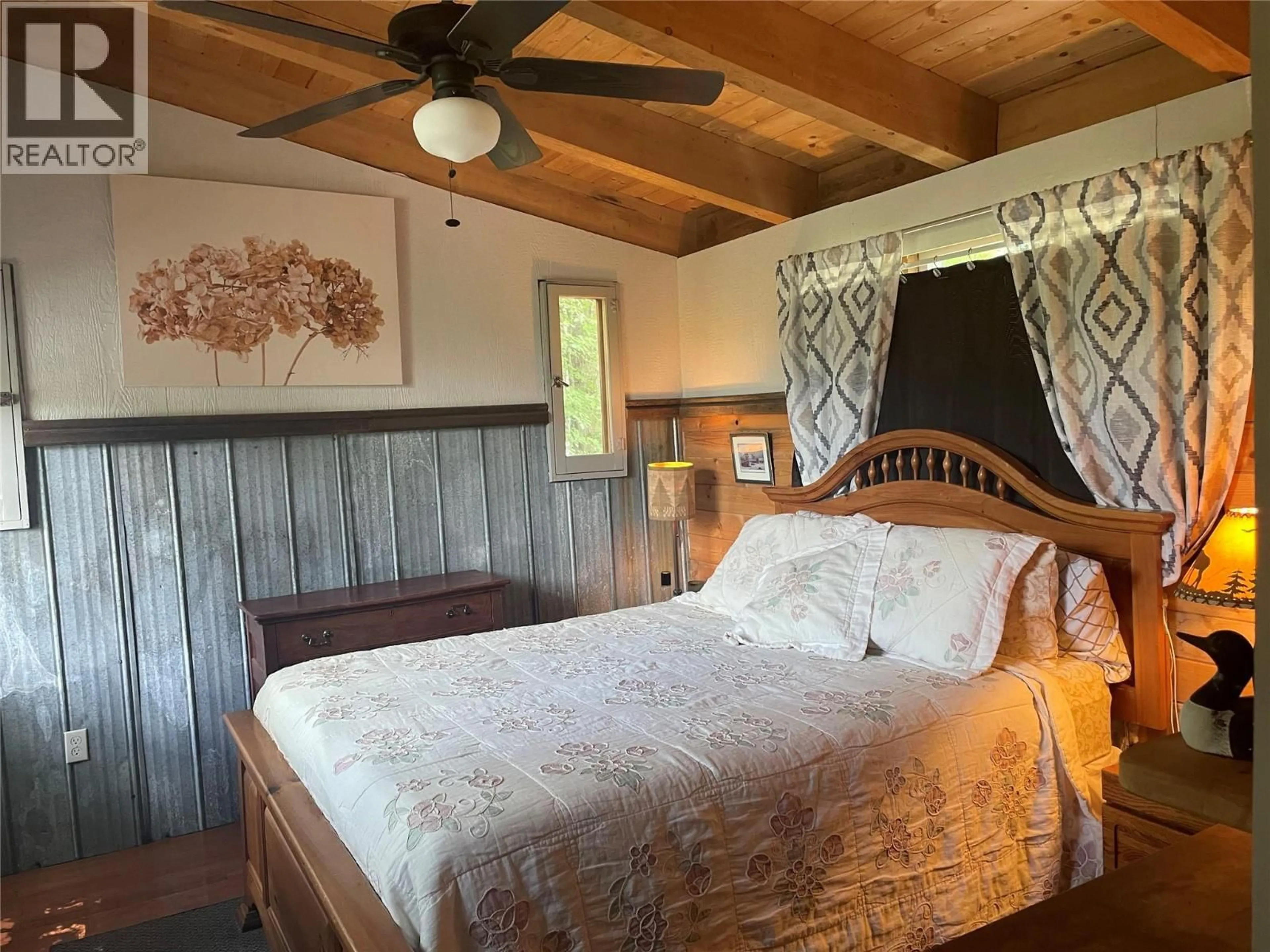 Bedroom with bed, wood/laminate floor for 8825 HIGHWAY 3/95 OTHER, Yahk British Columbia V0B2P0