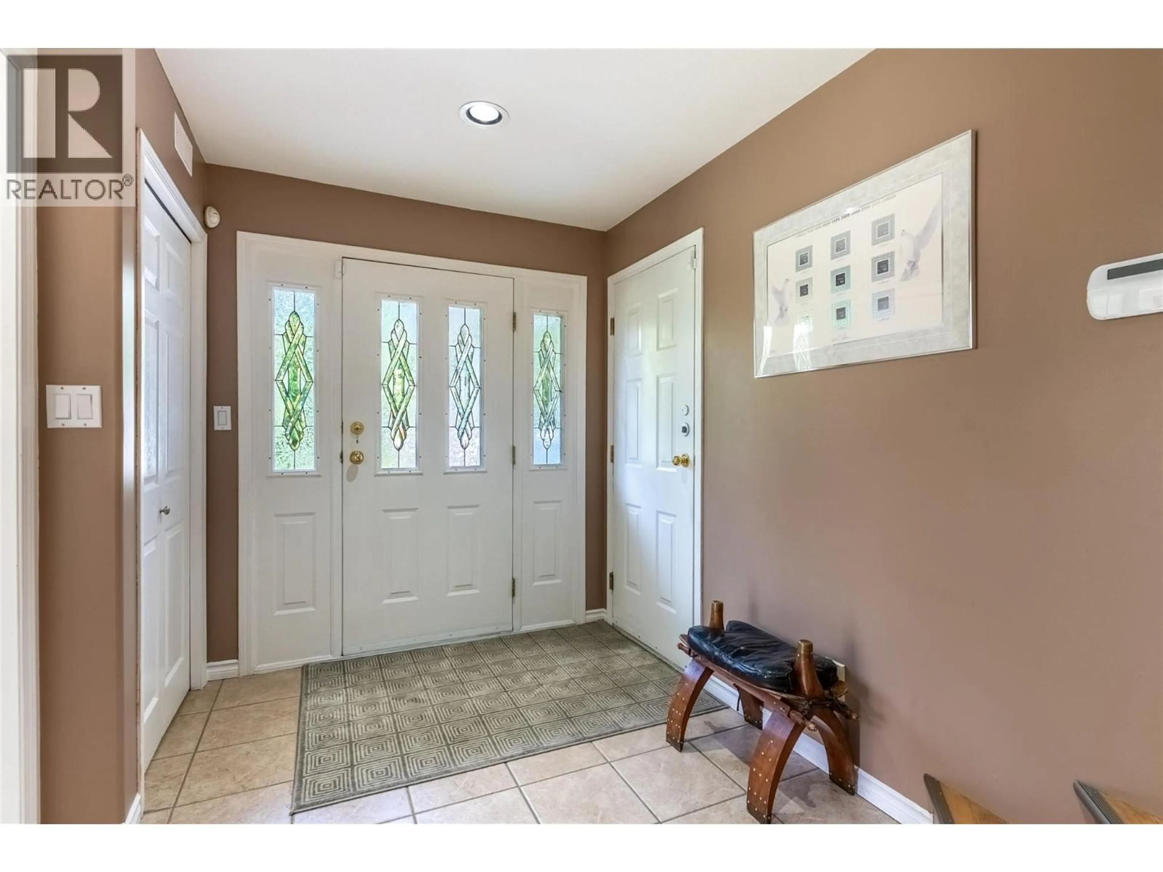 Indoor entryway for 2421 MOUNT TUAM CRESCENT, Sorrento British Columbia V0E2W2