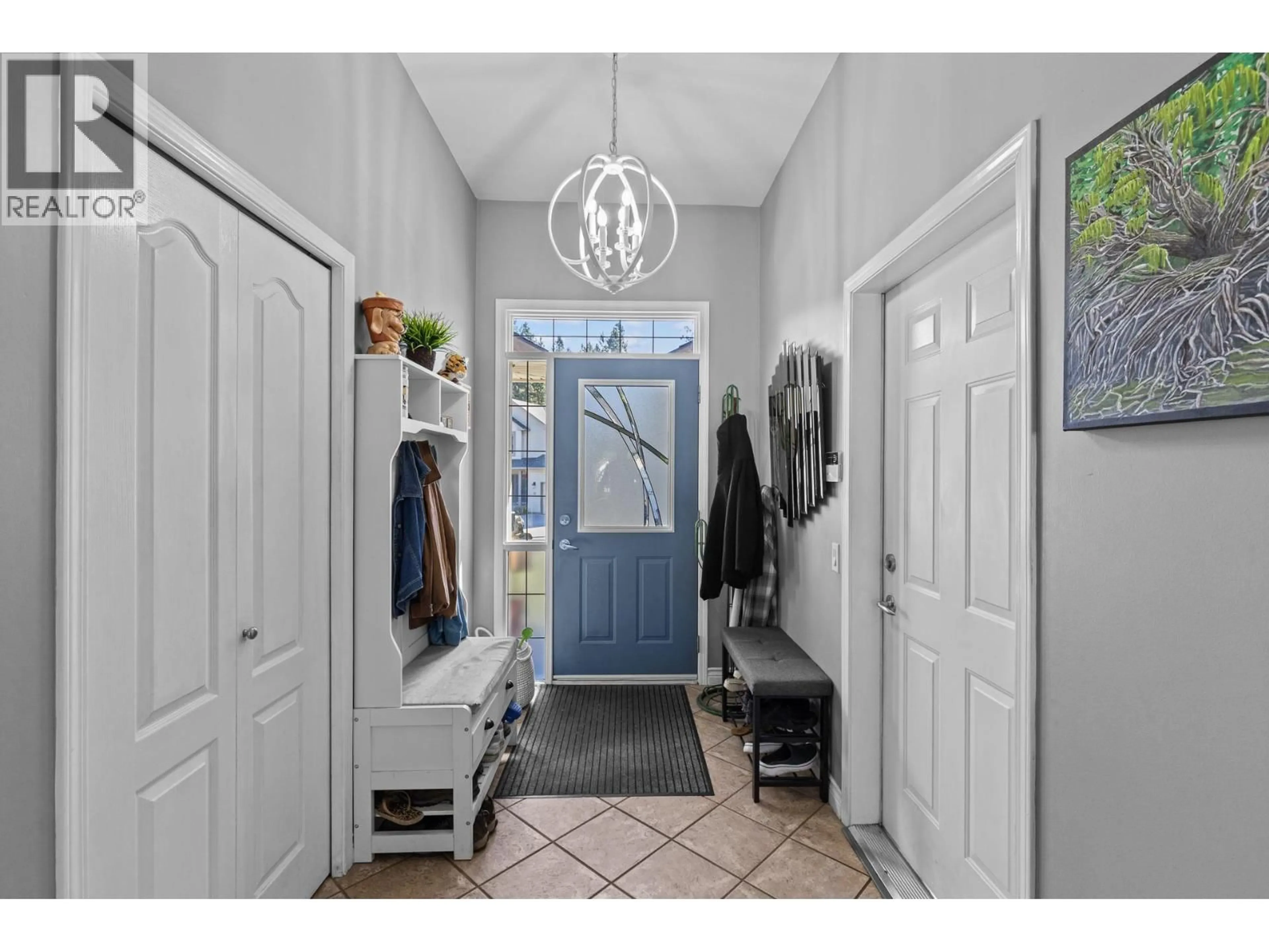 Indoor entryway for 8 - 3425 EAST BOUNDARY ROAD, West Kelowna British Columbia V4T2W6