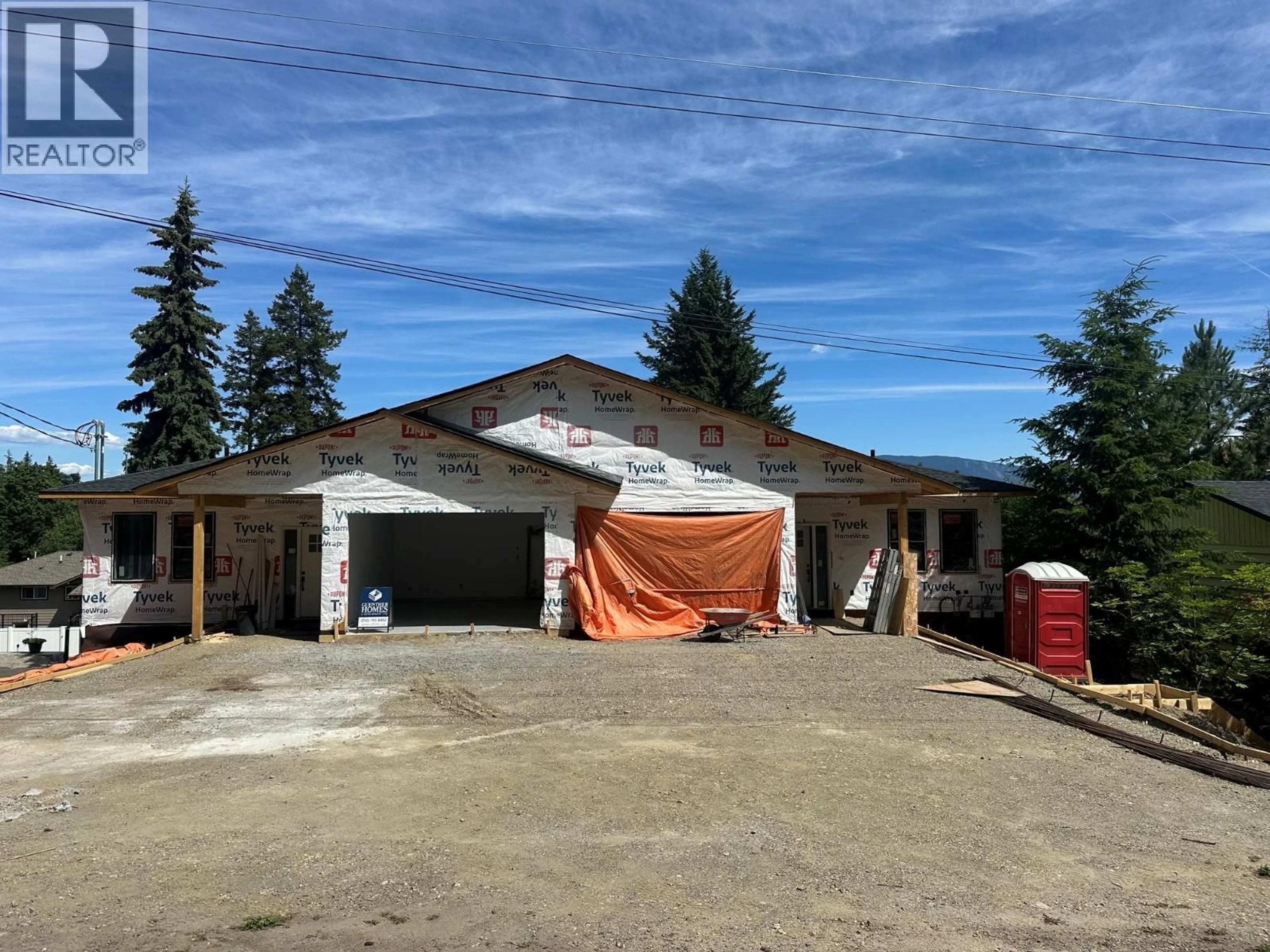 A pic from outside/outdoor area/front of a property/back of a property/a pic from drone, unknown for 2761 10 AVENUE SOUTHEAST, Salmon Arm British Columbia V1E2Z7