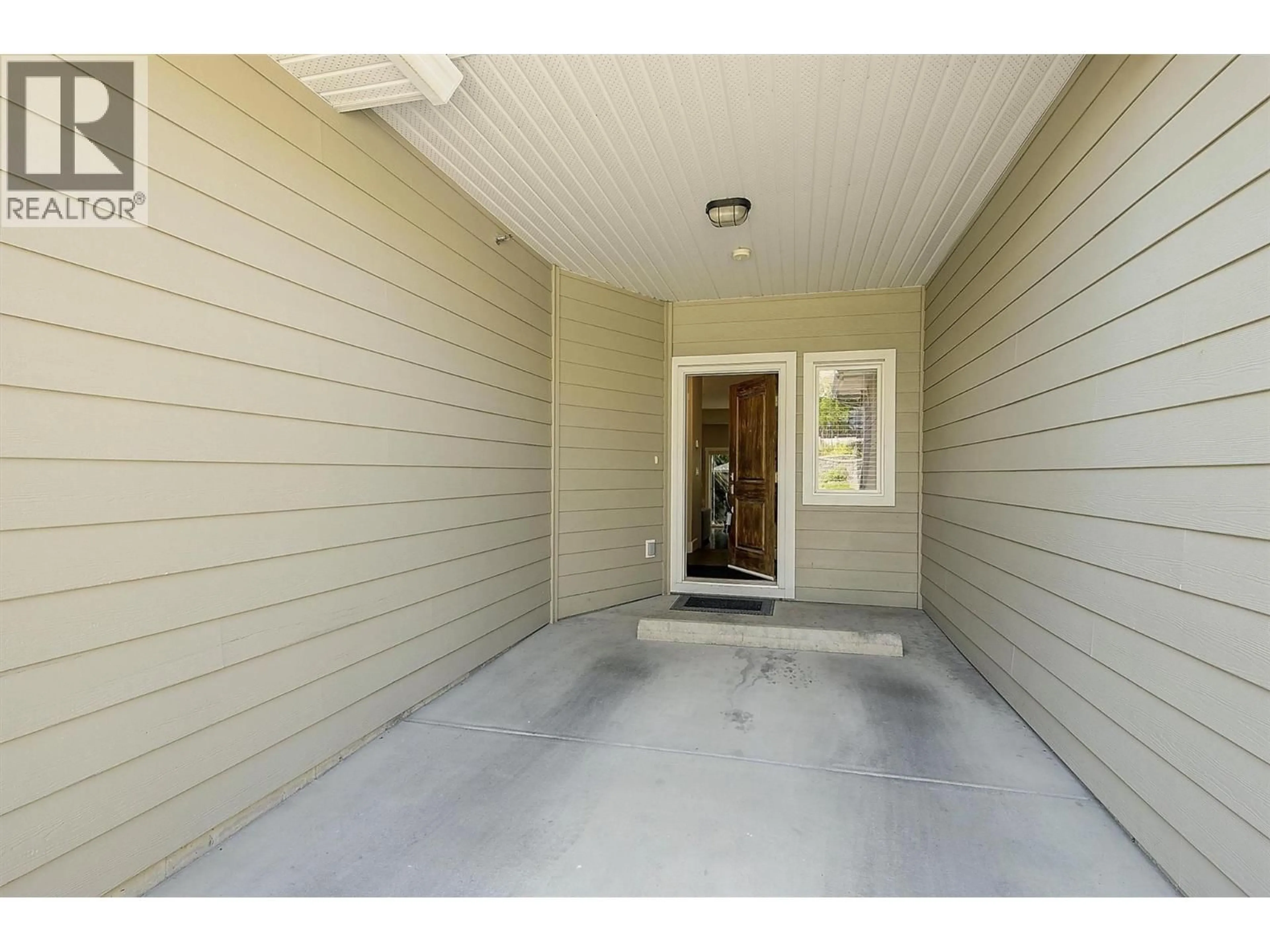 Indoor entryway for 54 - 600 BOYNTON PLACE, Kelowna British Columbia V1V3B8