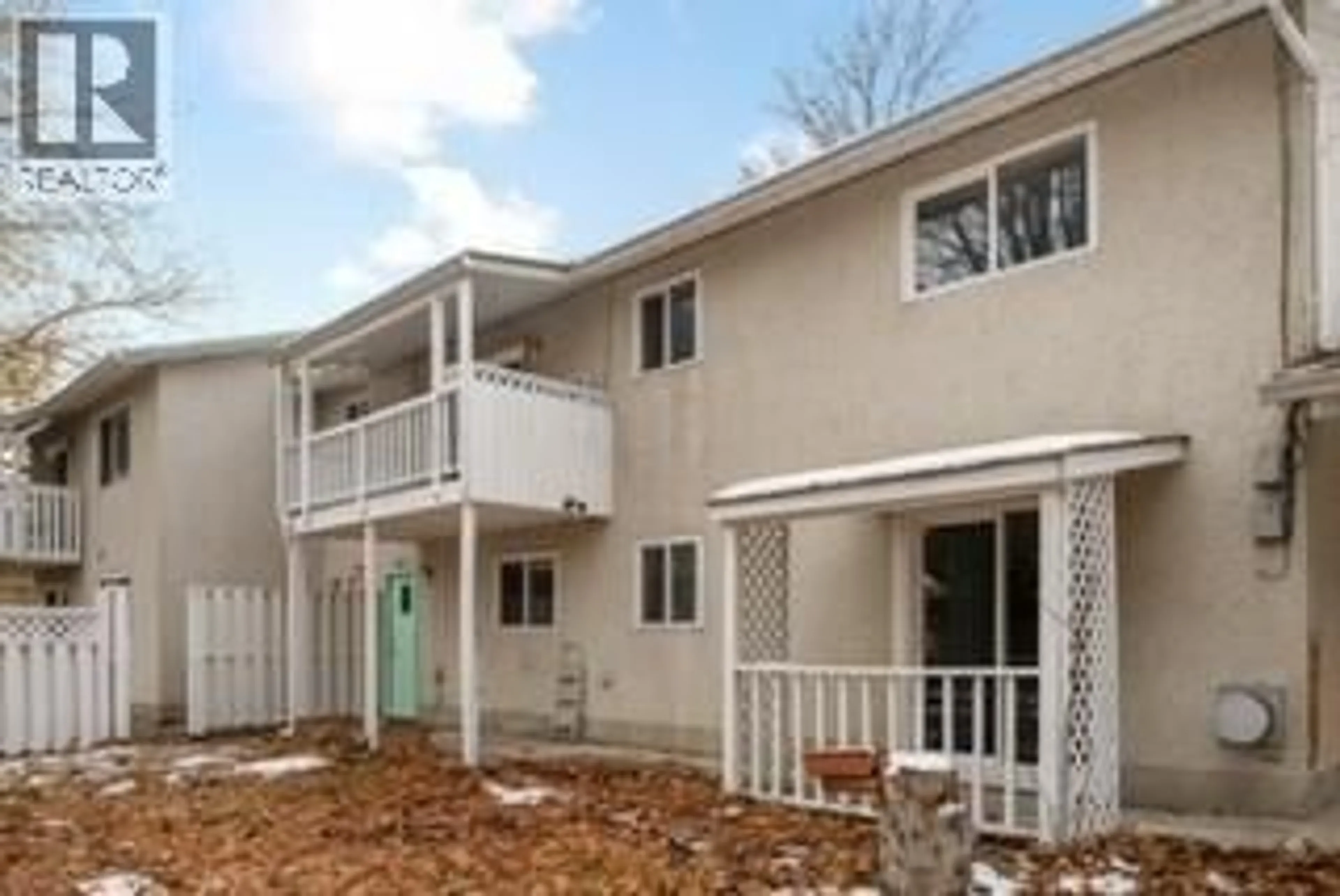 Home with vinyl exterior material, unknown for 2009-2011 RICHTER STREET, Kelowna British Columbia V1Y2N4