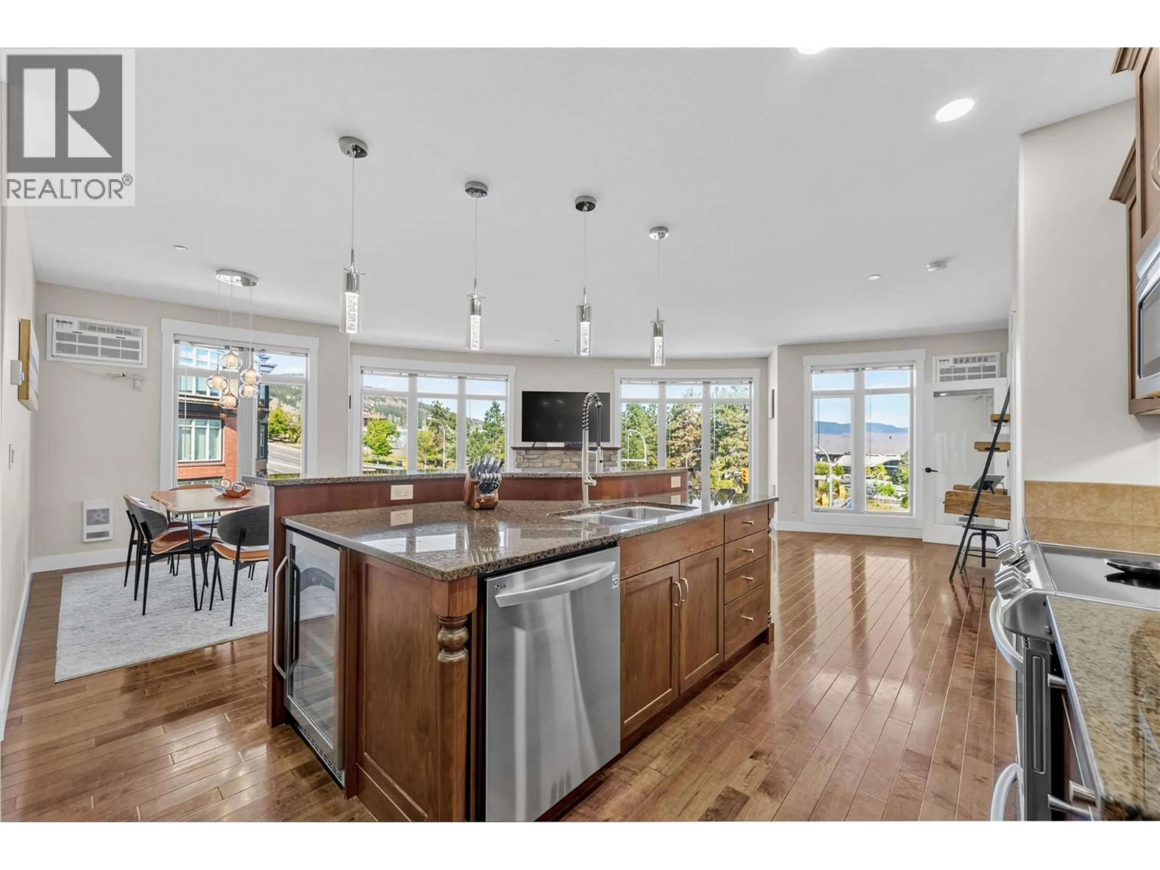 Open concept kitchen, unknown for 304 - 775 MCGILL ROAD, Kamloops British Columbia V2C0B8