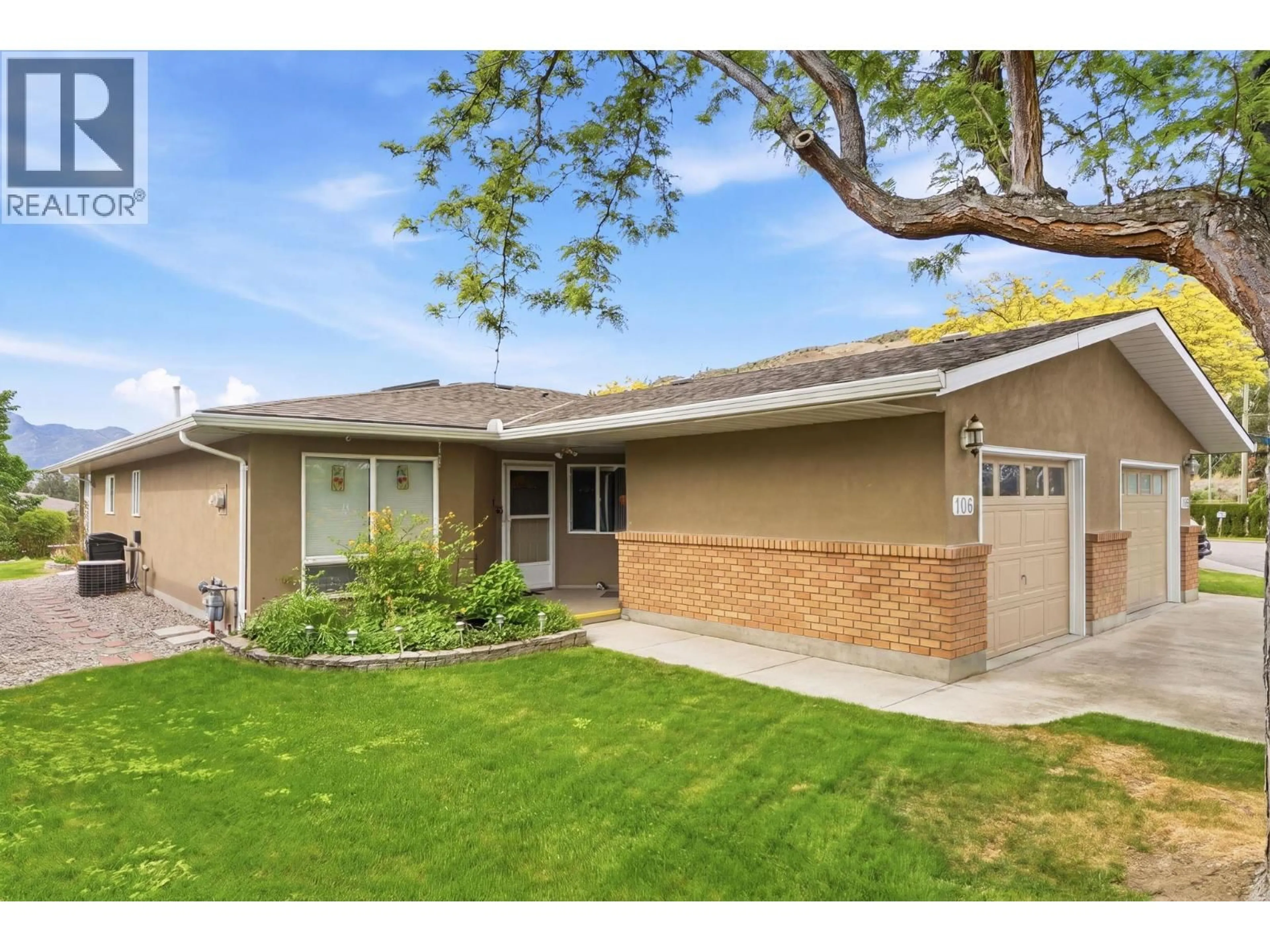 Home with vinyl exterior material, street for 106 - 4035 GELLATLY ROAD, West Kelowna British Columbia V4T1R7