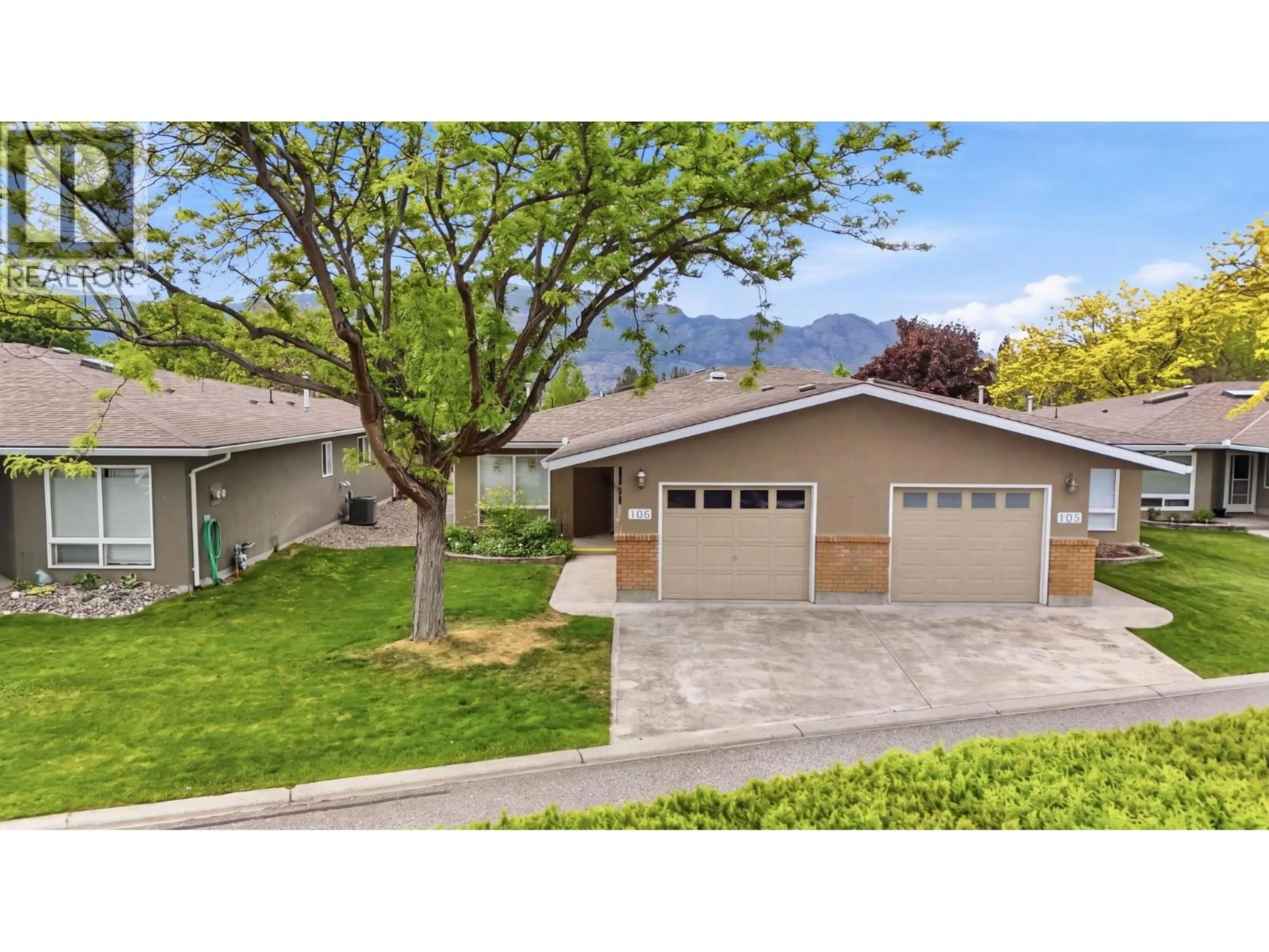 Home with vinyl exterior material, mountain view for 106 - 4035 GELLATLY ROAD, West Kelowna British Columbia V4T1R7