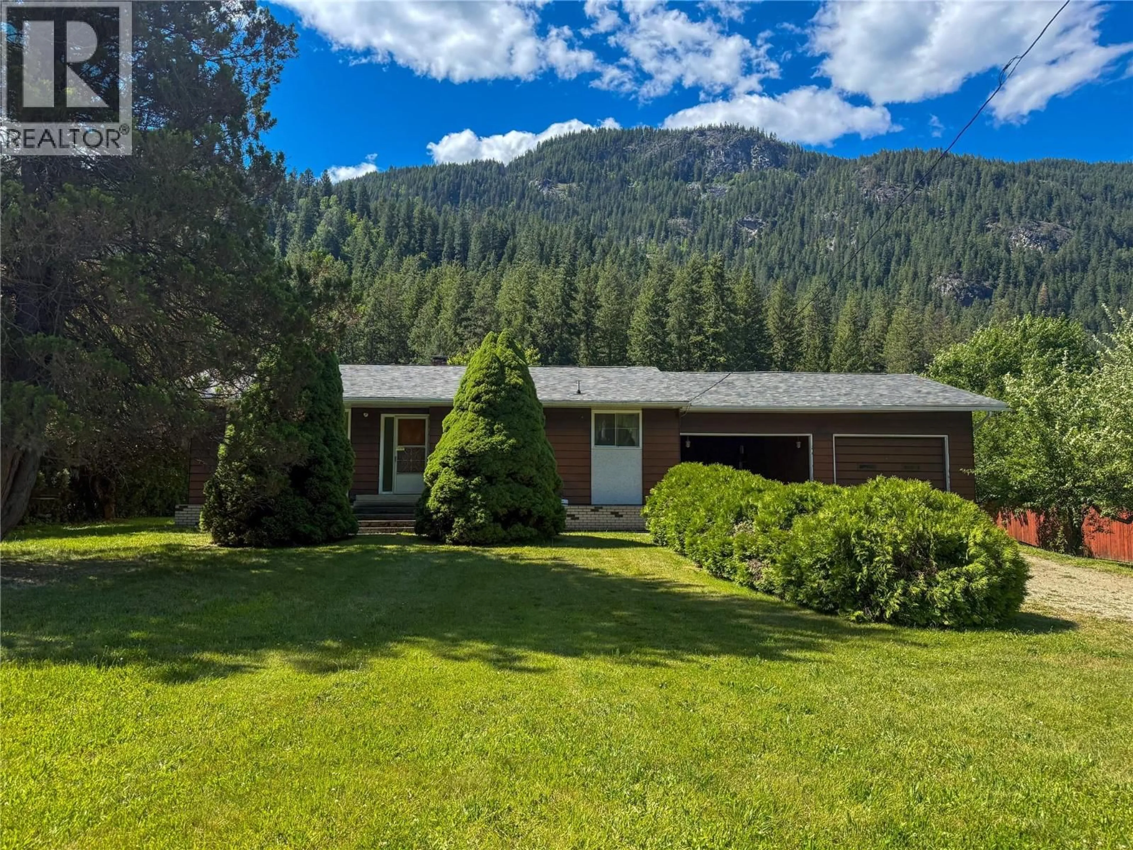 A pic from outside/outdoor area/front of a property/back of a property/a pic from drone, mountain view for 1535 HIGHWAY 3A HIGHWAY, Thrums British Columbia V1N4M7