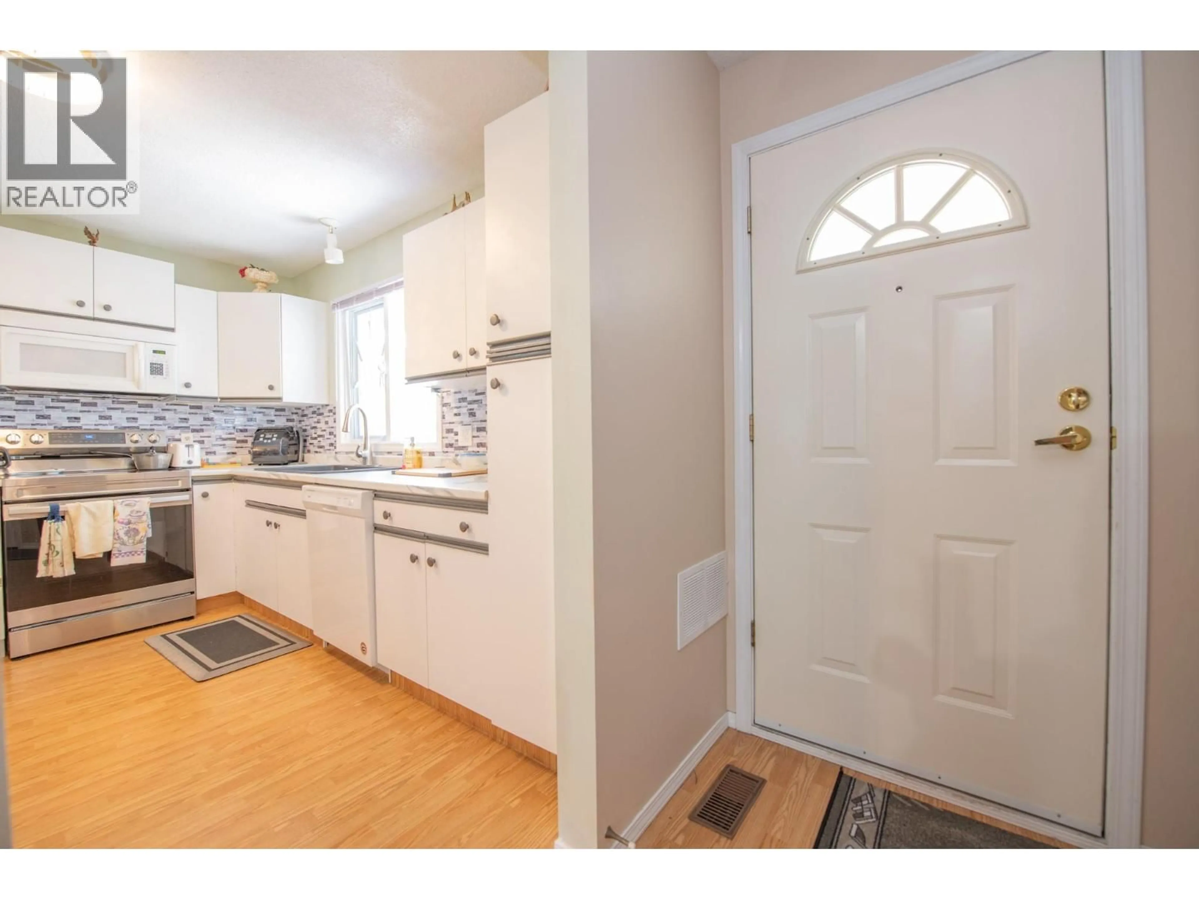 Standard kitchen, unknown for 16 - 3900 27 AVENUE, Vernon British Columbia V1T9E6