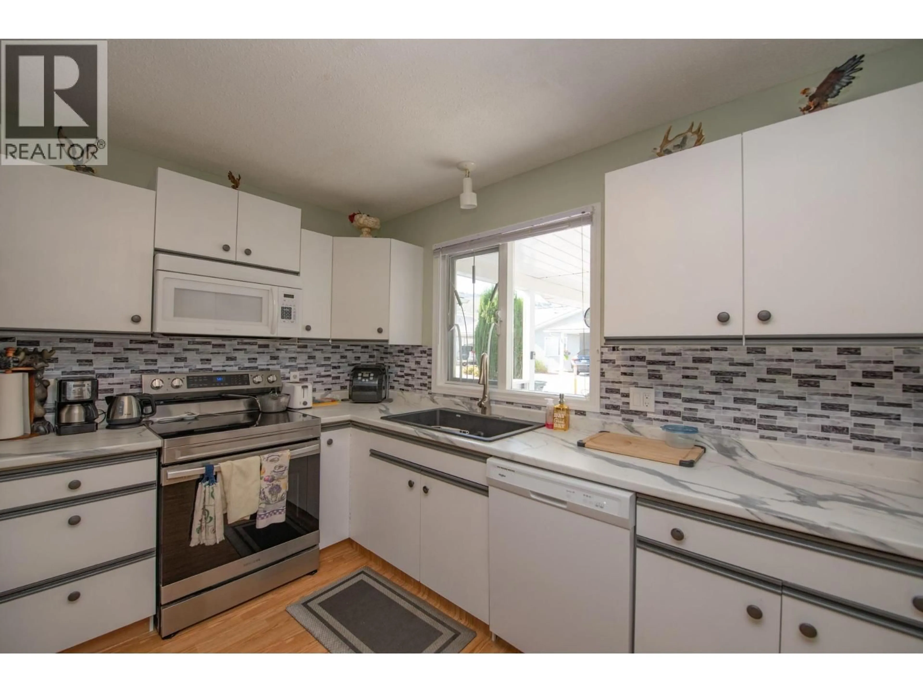 Standard kitchen, wood/laminate floor for 16 - 3900 27 AVENUE, Vernon British Columbia V1T9E6