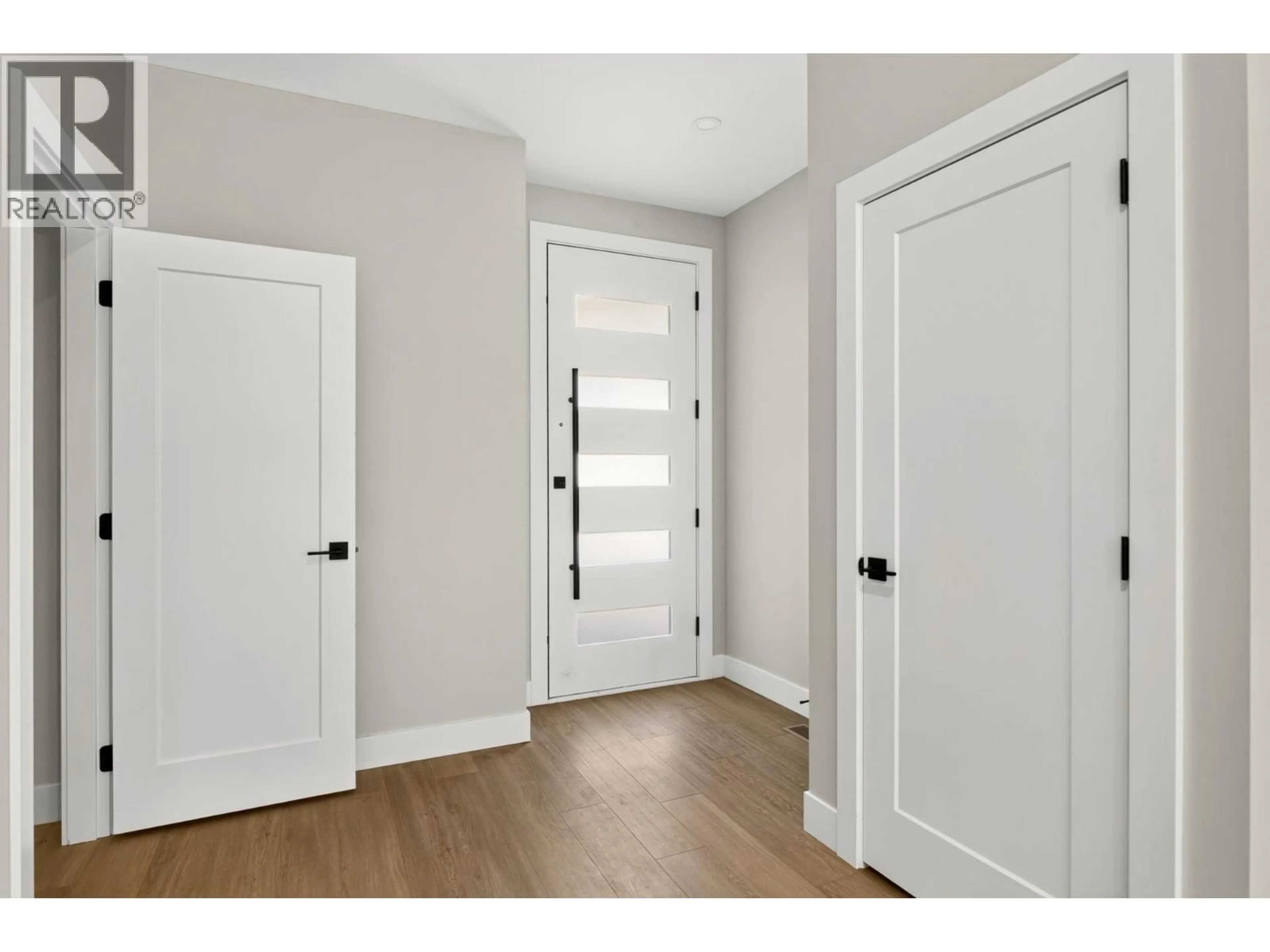 Indoor entryway for 1686 HARBOUR VIEW CRESCENT, West Kelowna British Columbia V1Z4E1