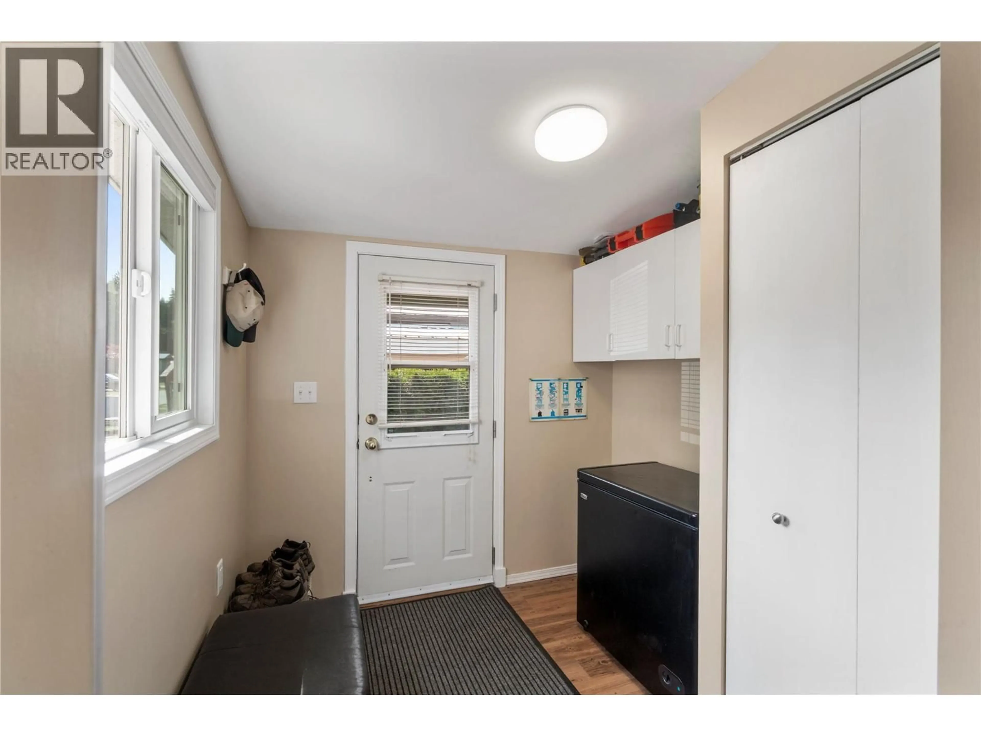 Indoor entryway for 5391 69 AVENUE NORTHEAST, Salmon Arm British Columbia V0E1K0