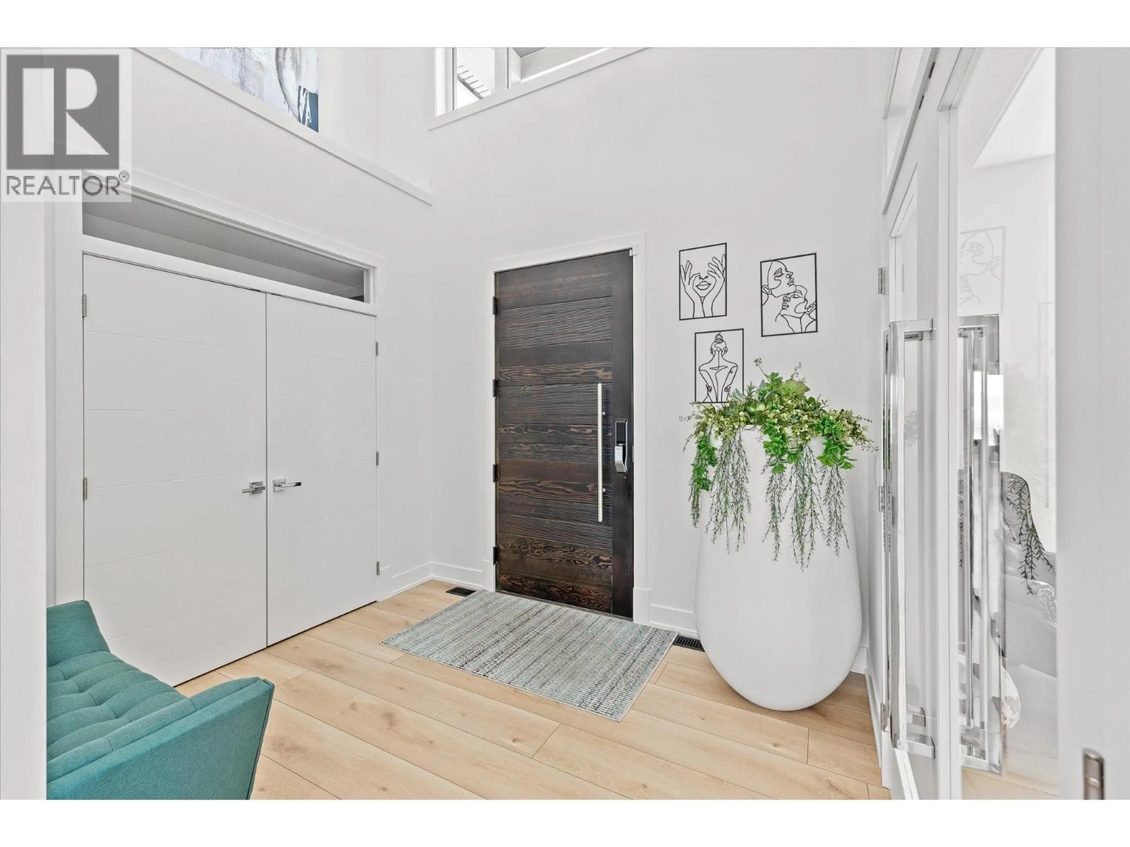Indoor entryway for 750 KUIPERS CRESCENT, Kelowna British Columbia V1W5H4