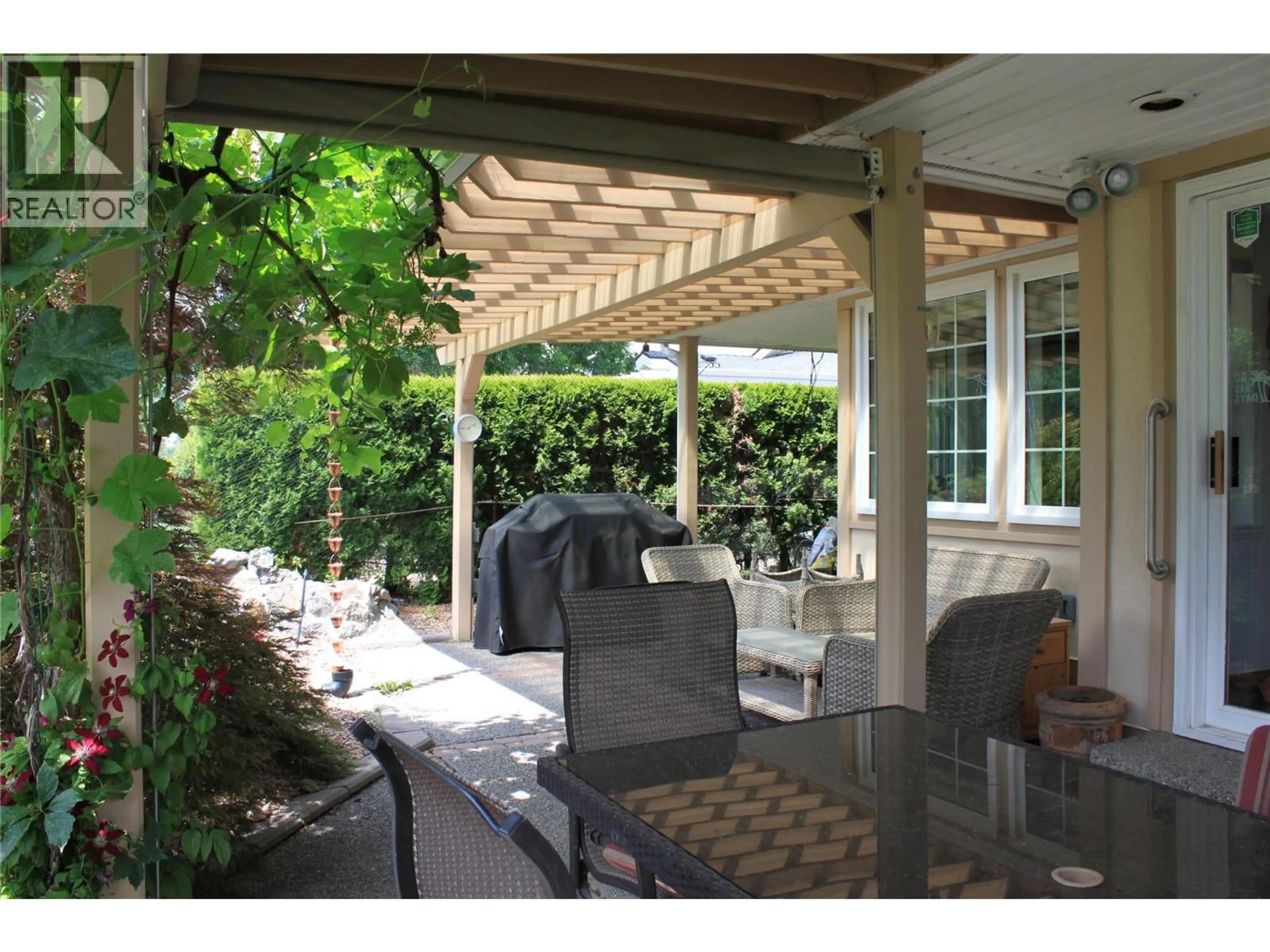 Patio, street for 110 - 801 COMOX STREET, Penticton British Columbia V2A8G5