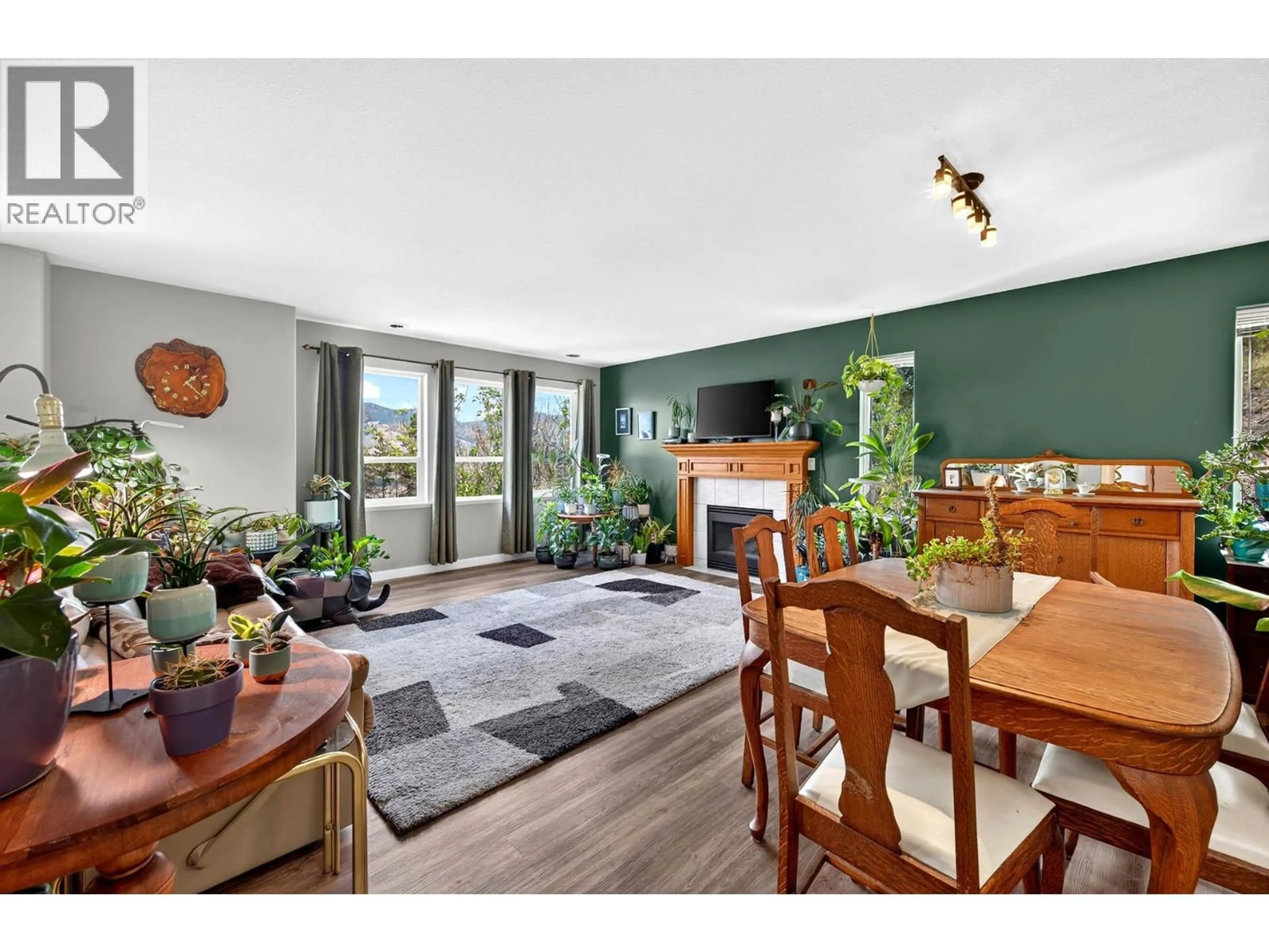 Living room with furniture, wood/laminate floor for 2781 SKEENA DRIVE, Kamloops British Columbia V2E2M9