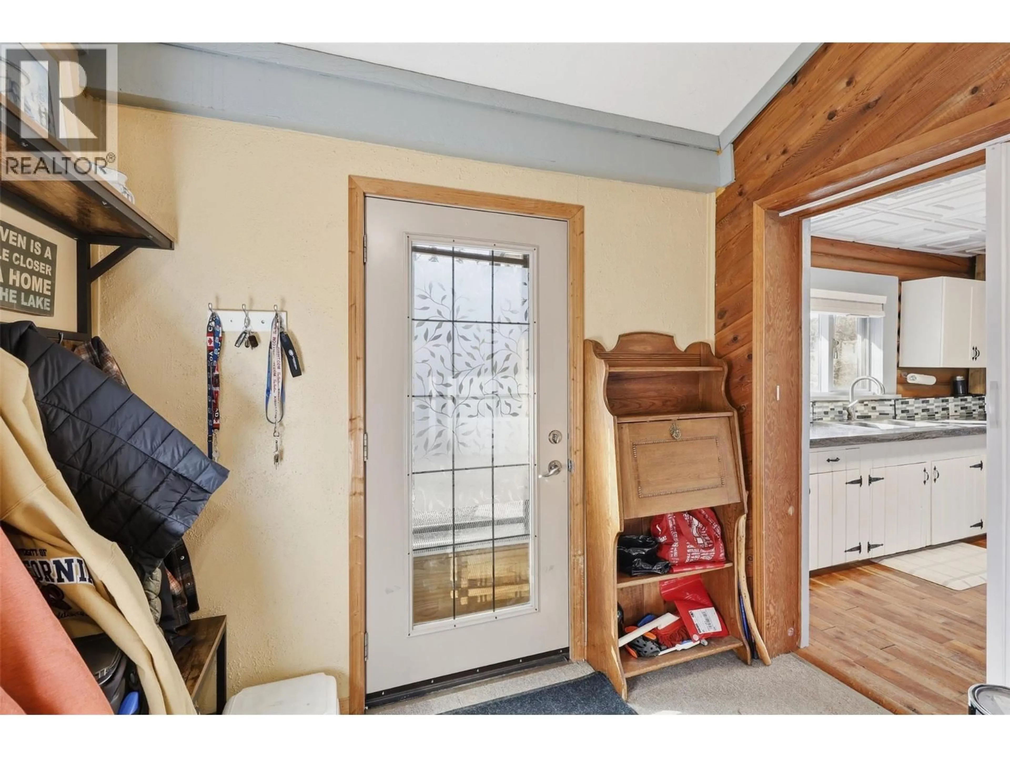 Indoor entryway for 3267 POWELL ROAD, Kamloops British Columbia V0E3E1