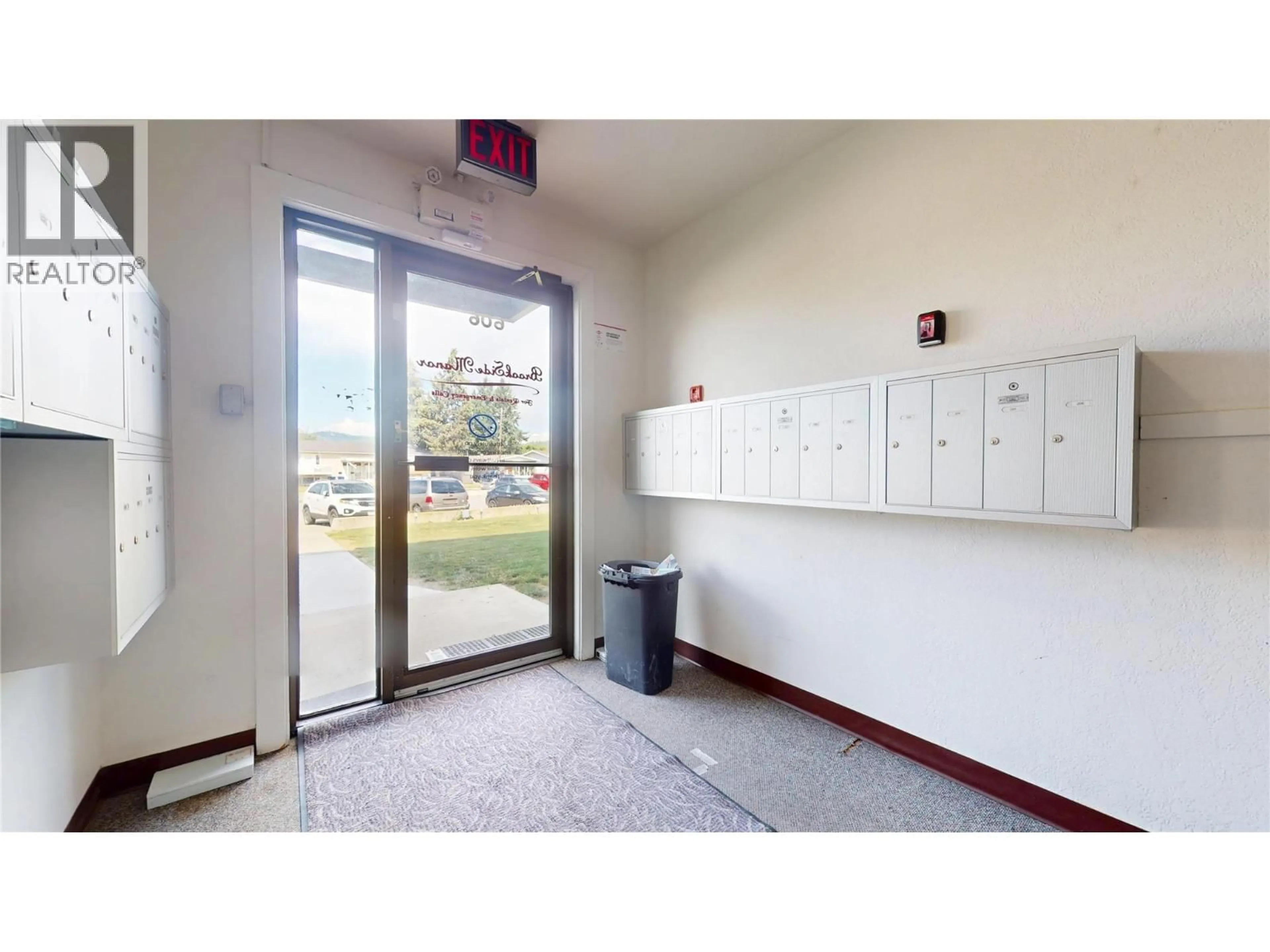 Indoor foyer for 104 - 606 18TH AVENUE NORTH, Cranbrook British Columbia V1C5M1