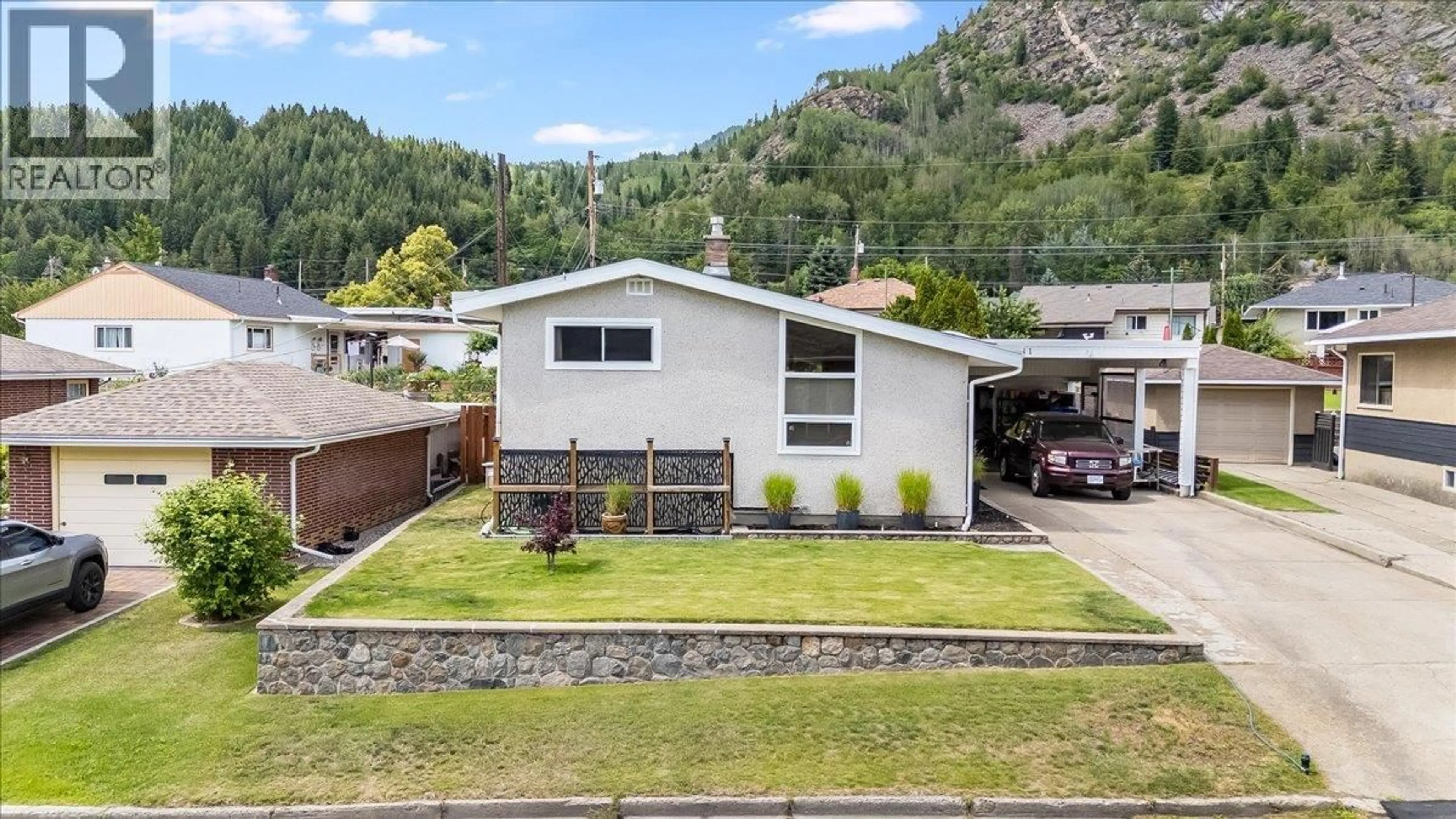 Home with vinyl exterior material, mountain view for 3411 MARIGOLD DRIVE, Trail British Columbia V1R2X7