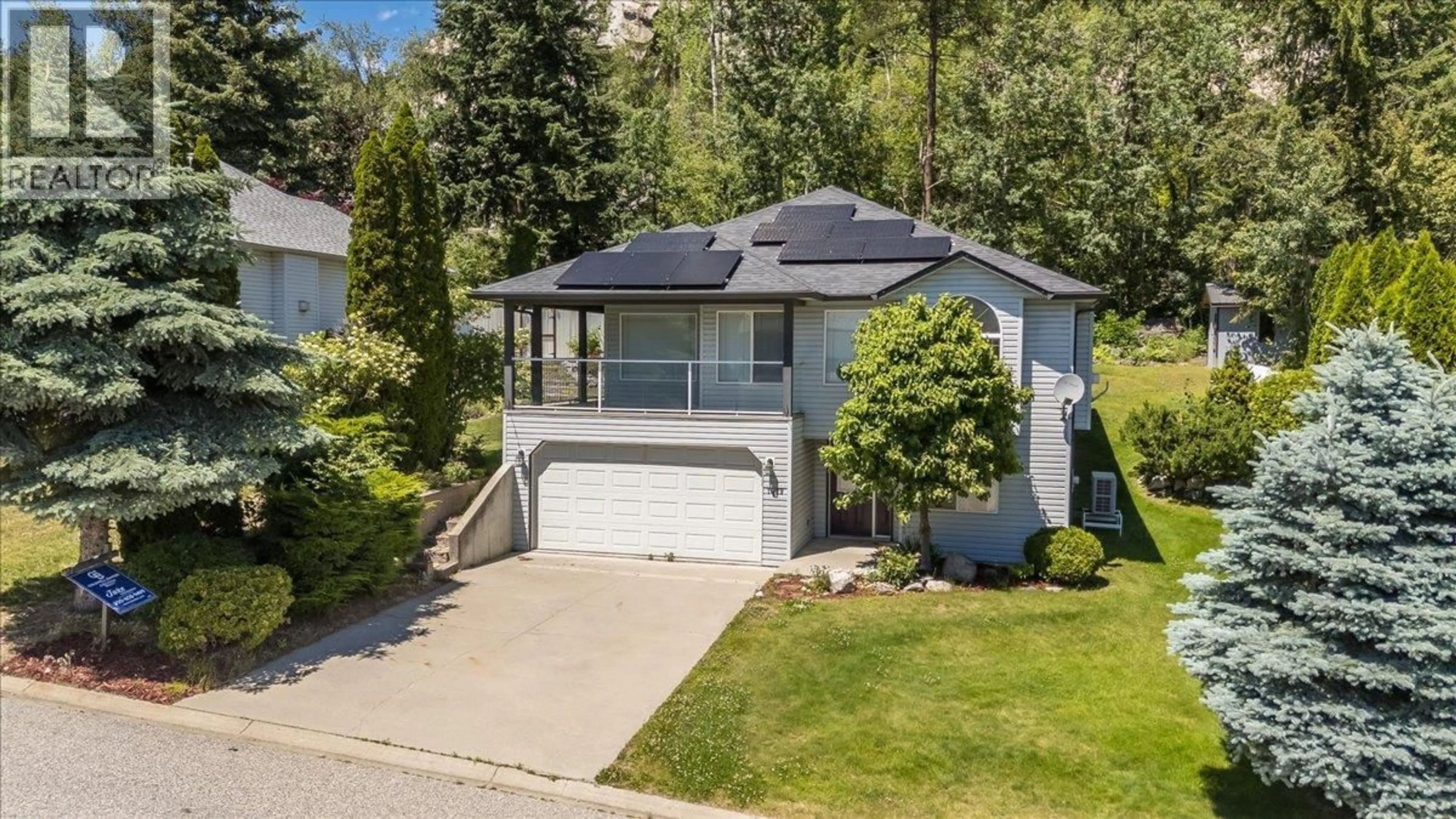 A pic from outside/outdoor area/front of a property/back of a property/a pic from drone, street for 1479 37TH STREET, Castlegar British Columbia V1N4J5
