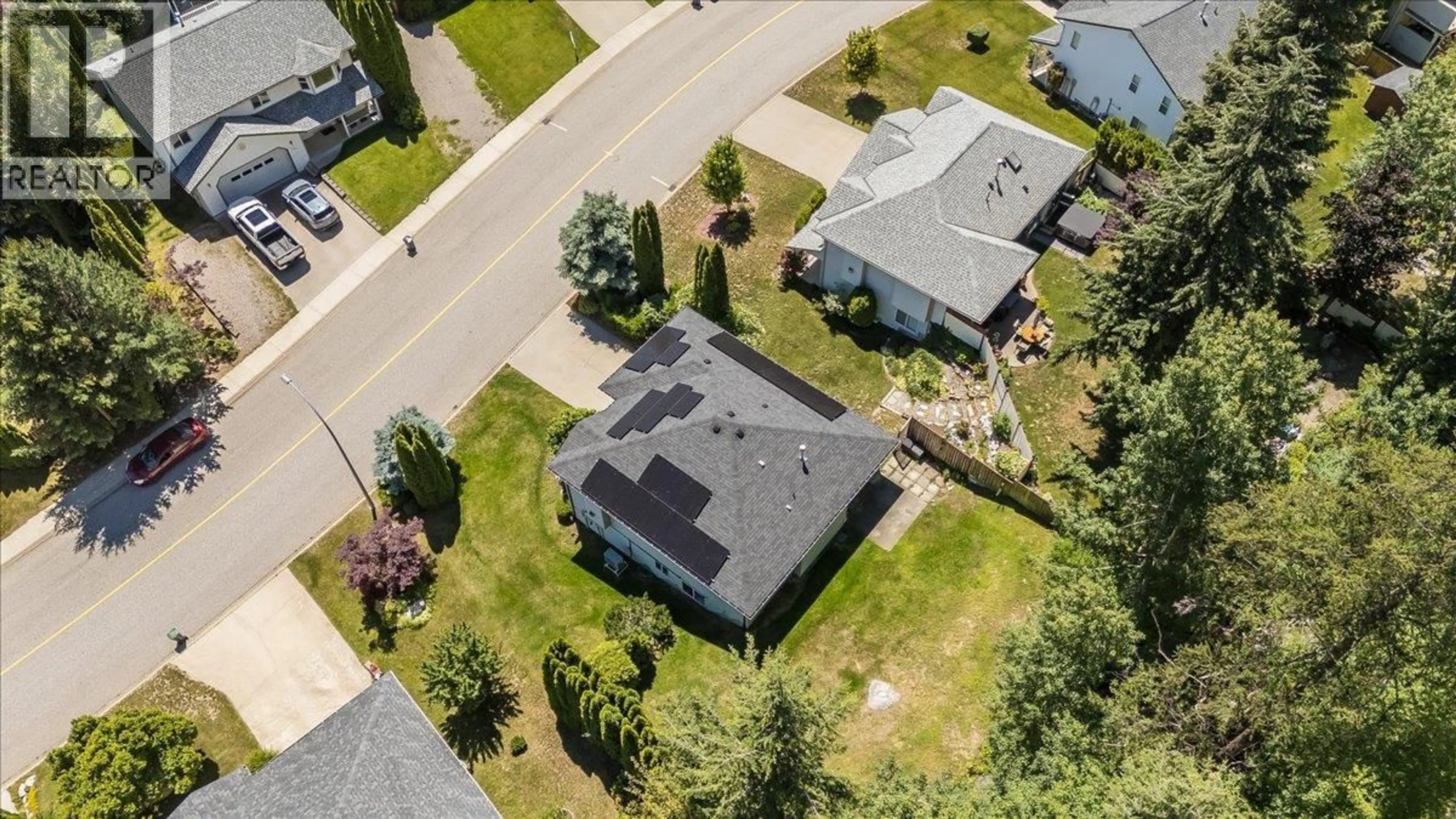A pic from outside/outdoor area/front of a property/back of a property/a pic from drone, street for 1479 37TH STREET, Castlegar British Columbia V1N4J5