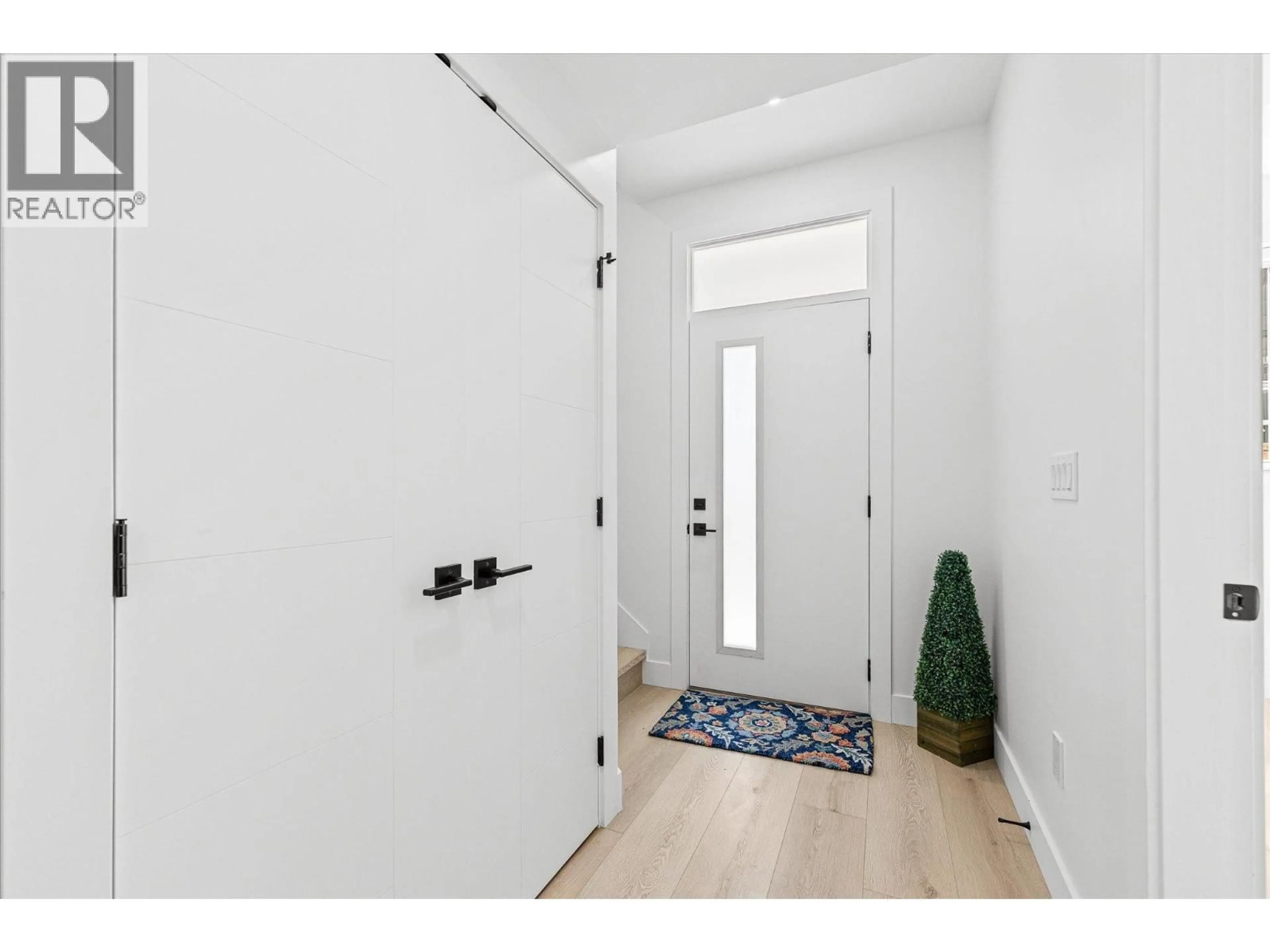 Indoor entryway for 6 - 760 RAYMER AVENUE, Kelowna British Columbia V1Y4Z8