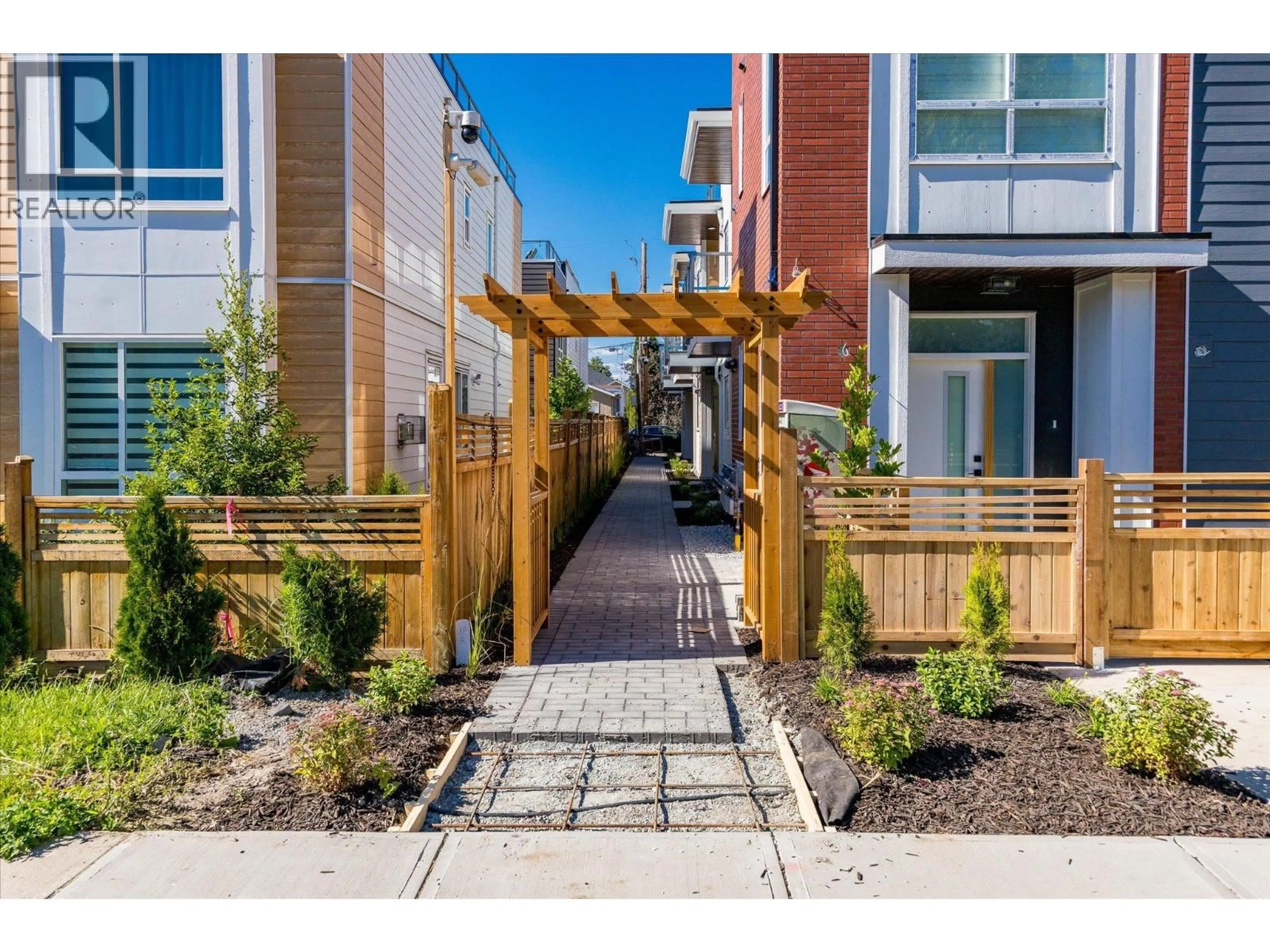 Patio, street for 6 - 760 RAYMER AVENUE, Kelowna British Columbia V1Y4Z8