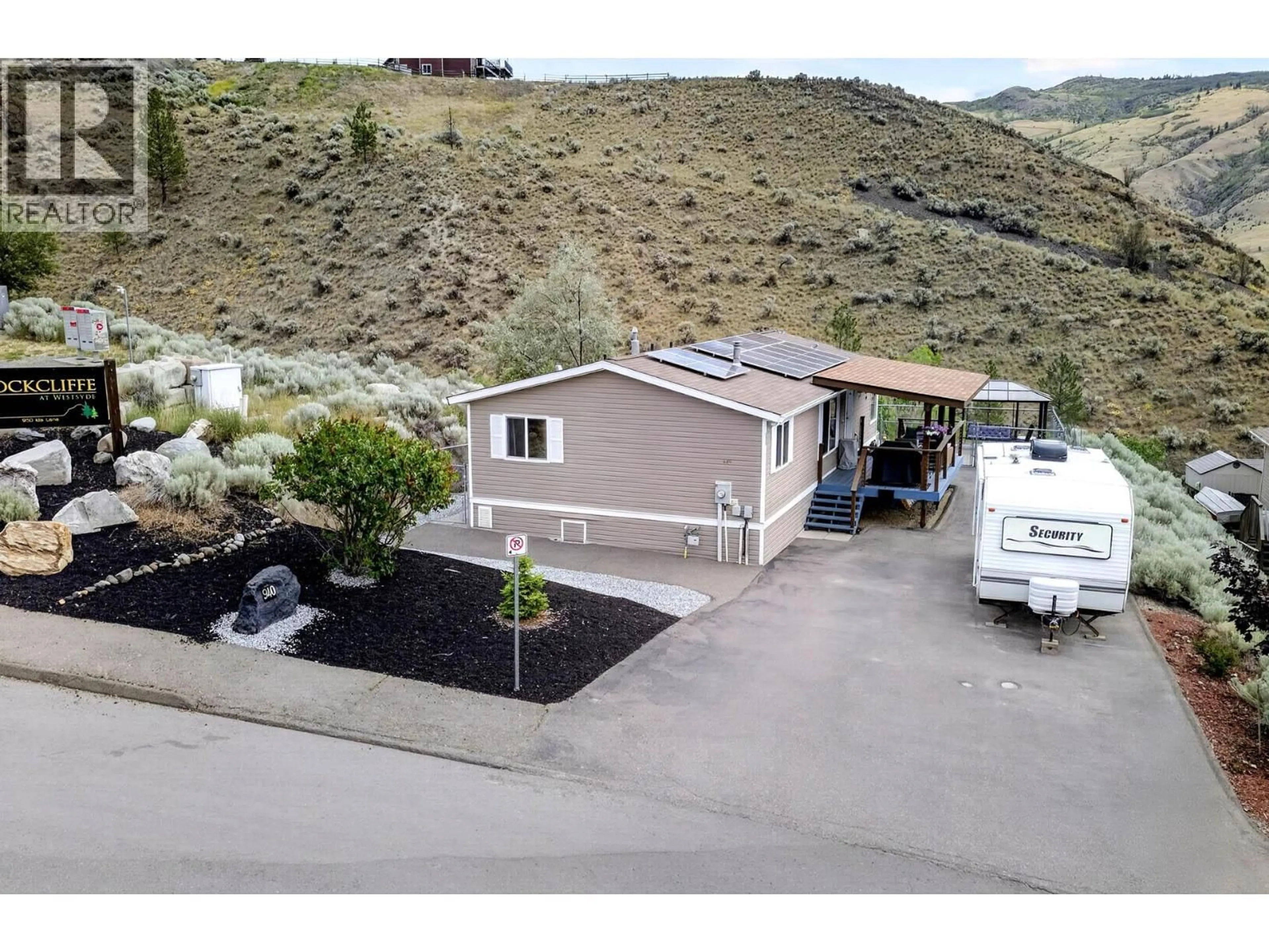 A pic from outside/outdoor area/front of a property/back of a property/a pic from drone, unknown for 940 IDA LANE, Kamloops British Columbia V2B6V1