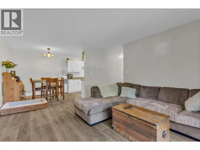 186 - 3854 GORDON DRIVE, Kelowna 2
