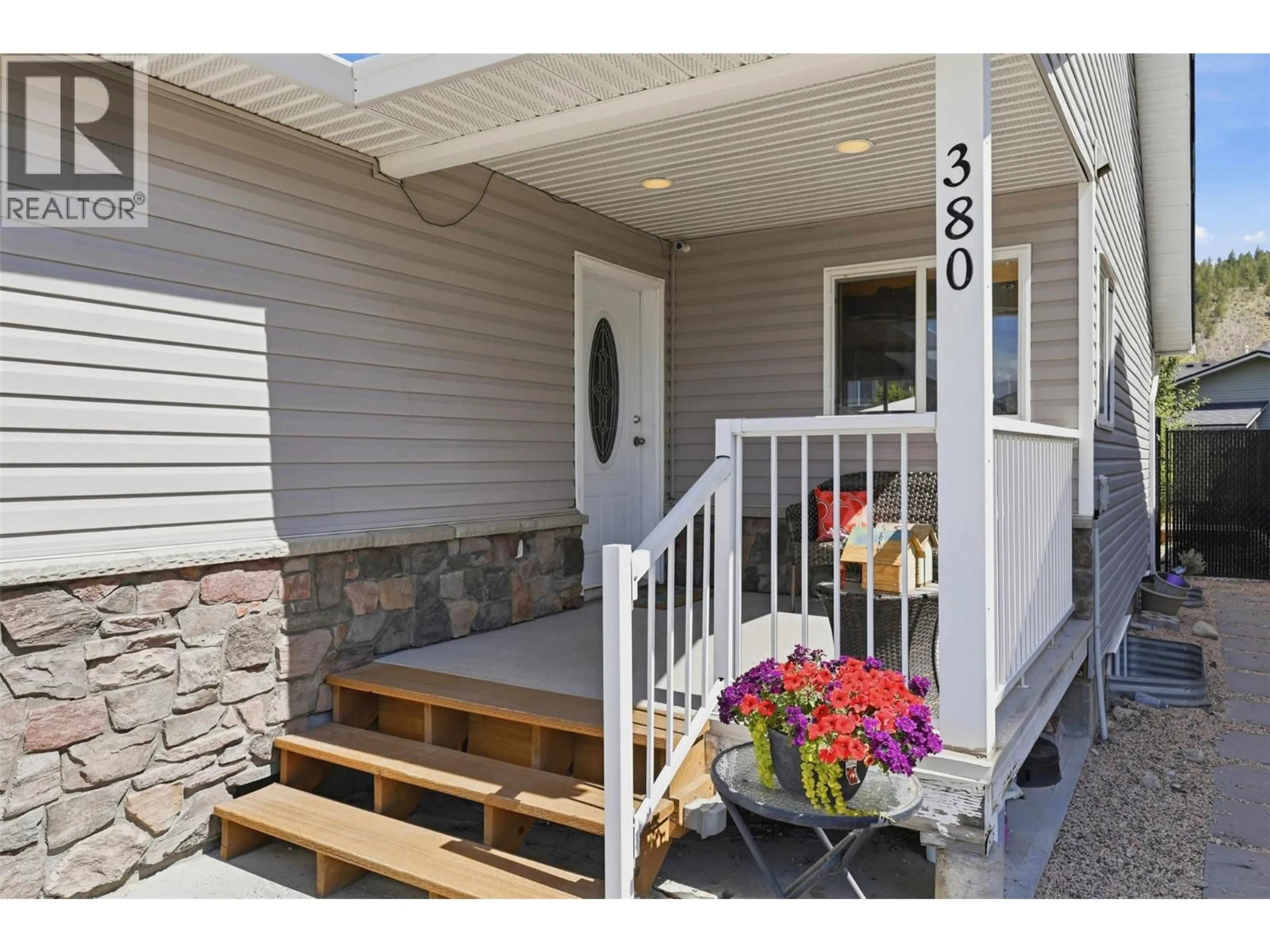 Indoor entryway for 380 COUGAR ROAD, Kamloops British Columbia V2C6V1