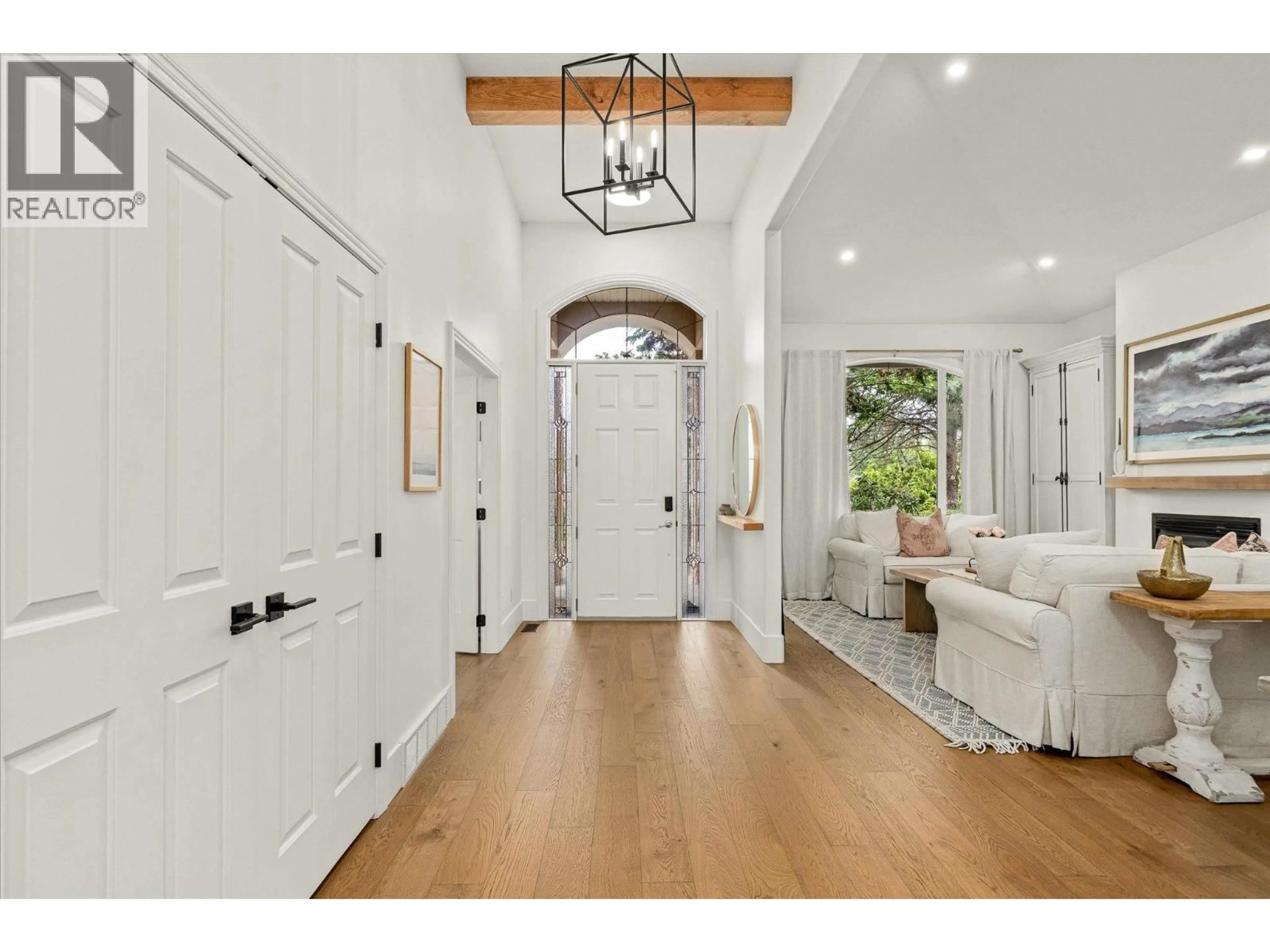 Indoor entryway for 4190 GALLAGHERS FOREST SOUTH, Kelowna British Columbia V1W5E4