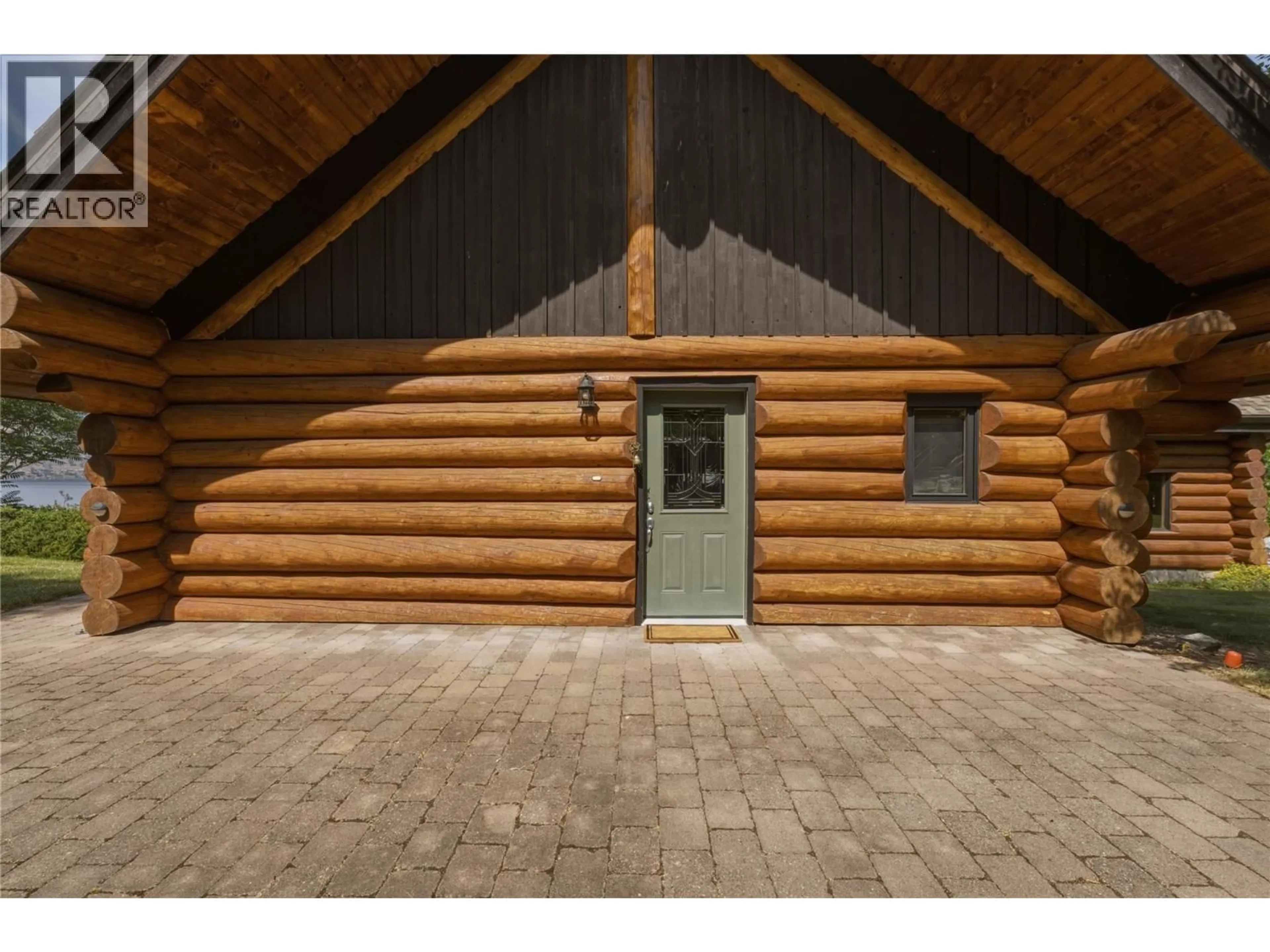 Indoor foyer for 2690 DUBBIN ROAD, Kelowna British Columbia V1V2B8