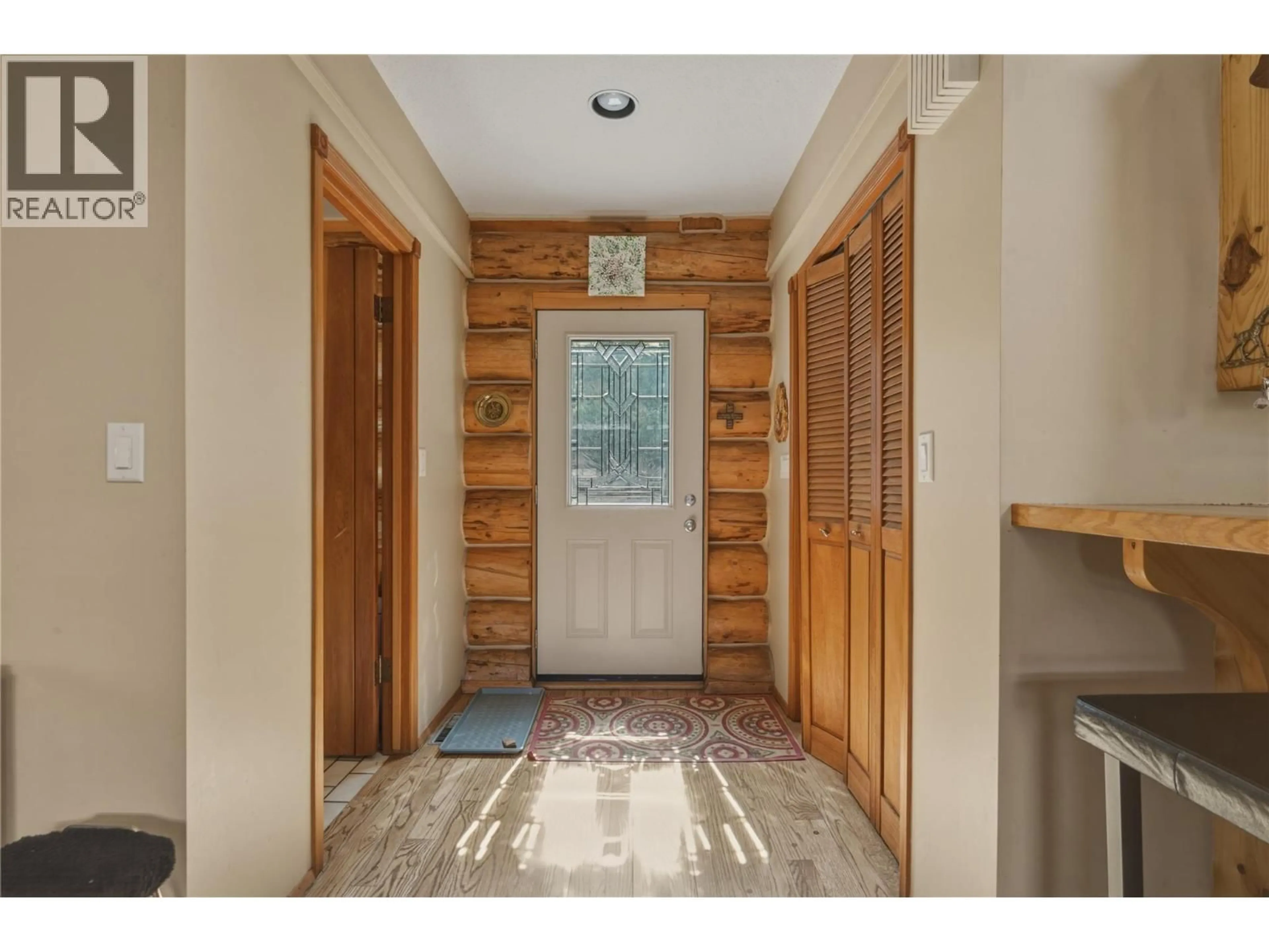 Indoor entryway for 2690 DUBBIN ROAD, Kelowna British Columbia V1V2B8