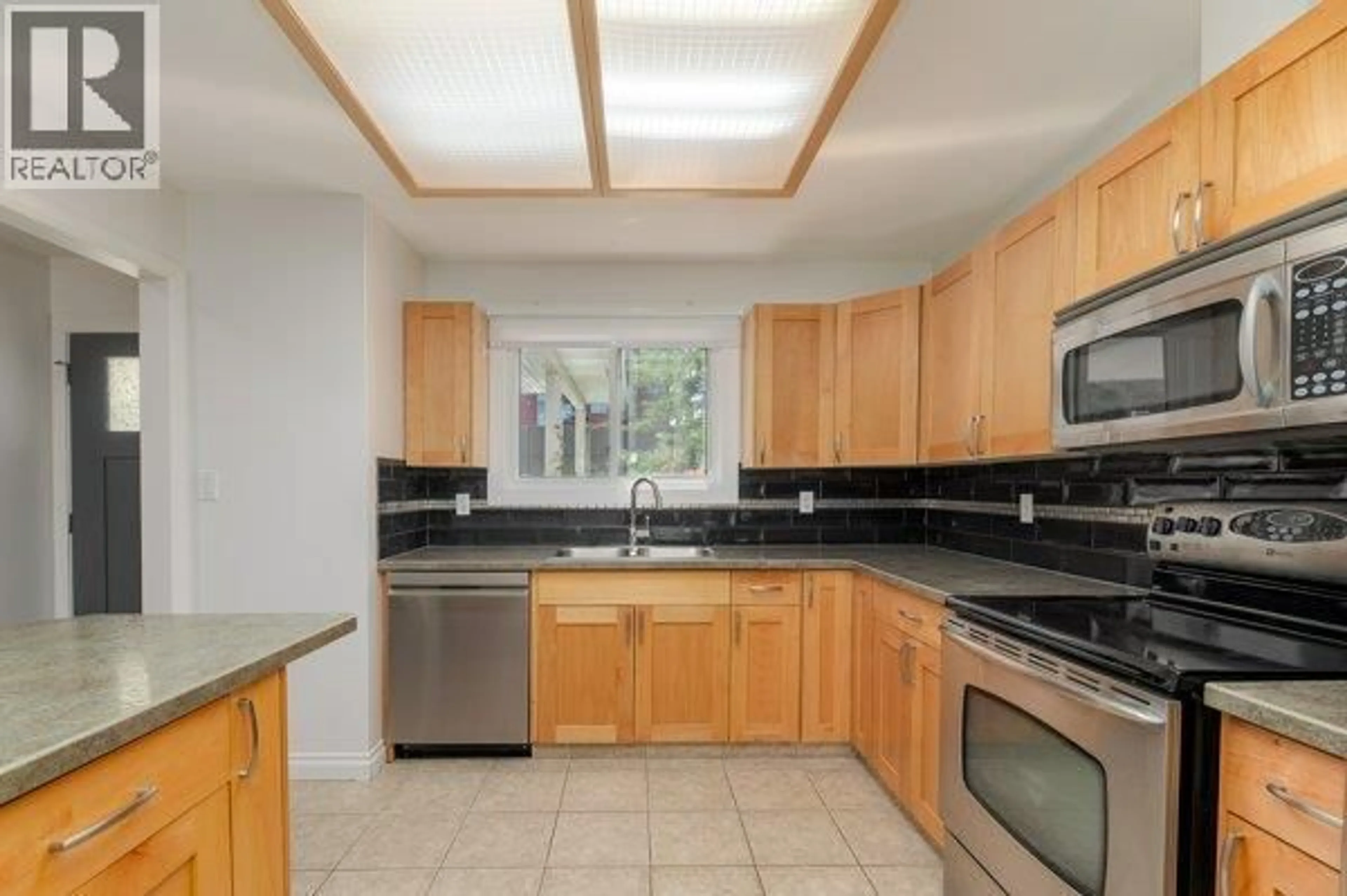 Standard kitchen, ceramic/tile floor for 113 - 3315 WILSON STREET, Penticton British Columbia v2a8j3
