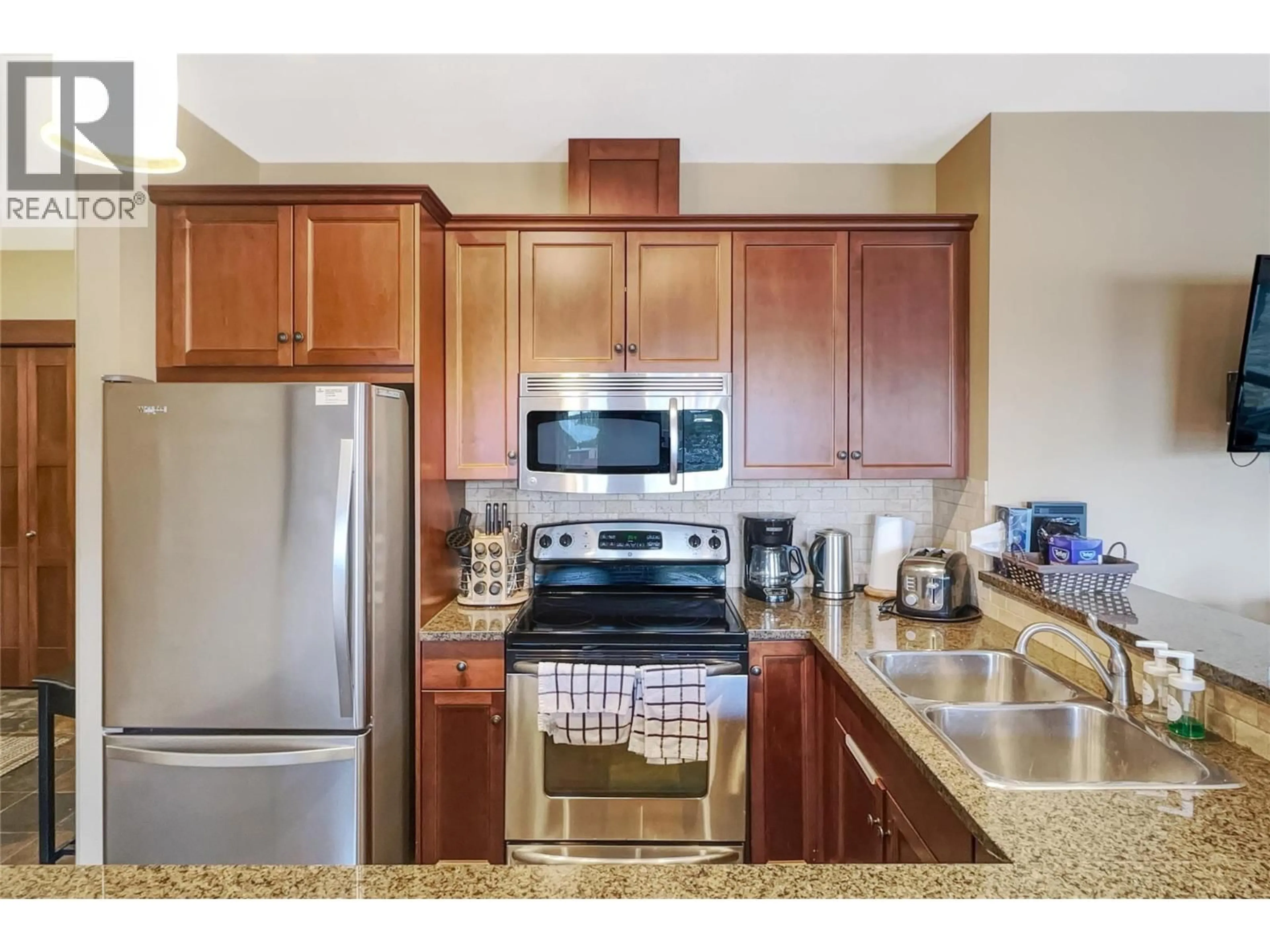 Standard kitchen, ceramic/tile floor for 101C - 375 RAVEN RIDGE ROAD, Big White British Columbia V1P1P3