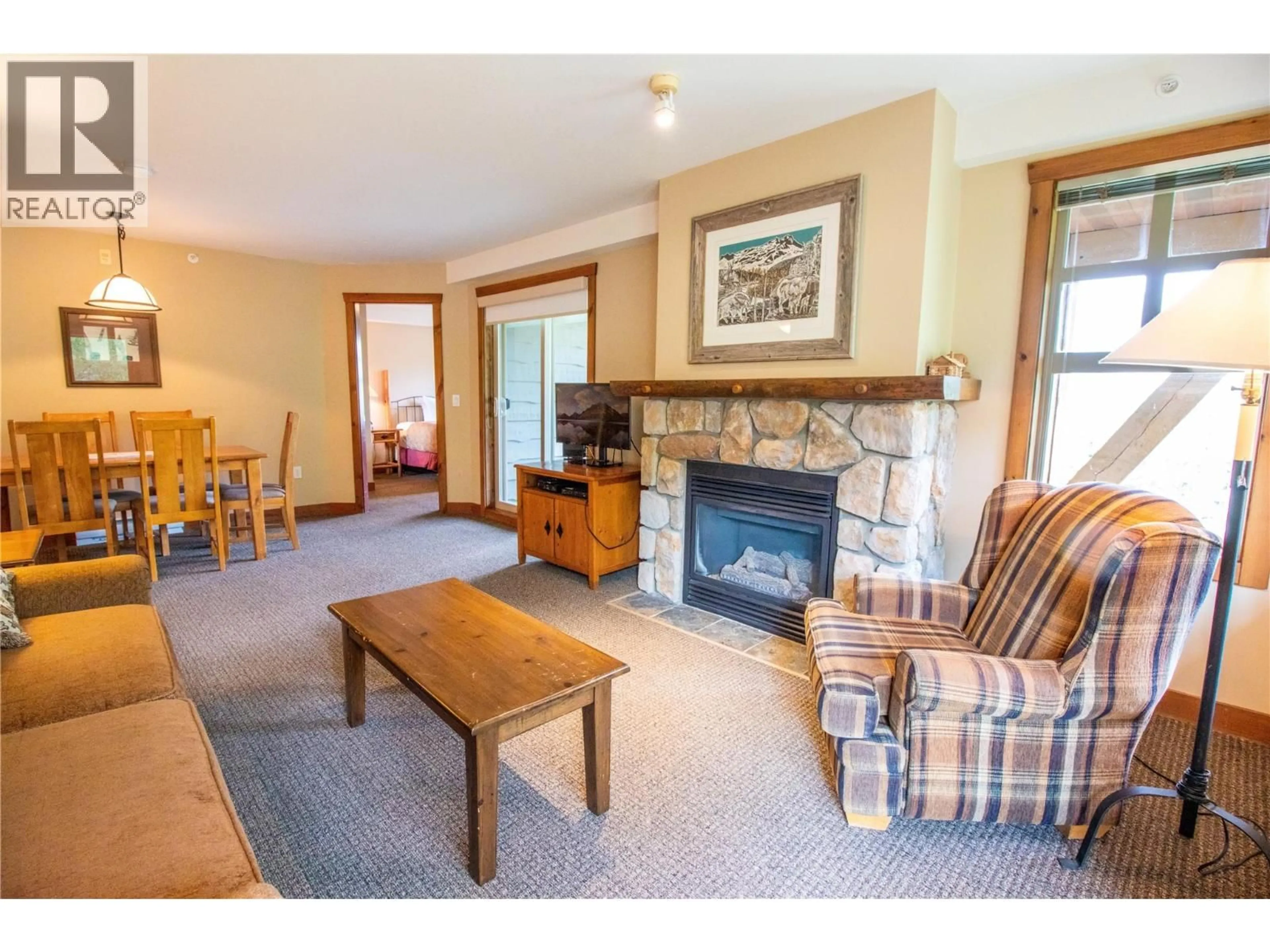Living room with furniture, unknown for 417 - 2090 SUMMIT DRIVE, Panorama British Columbia V0A1T0