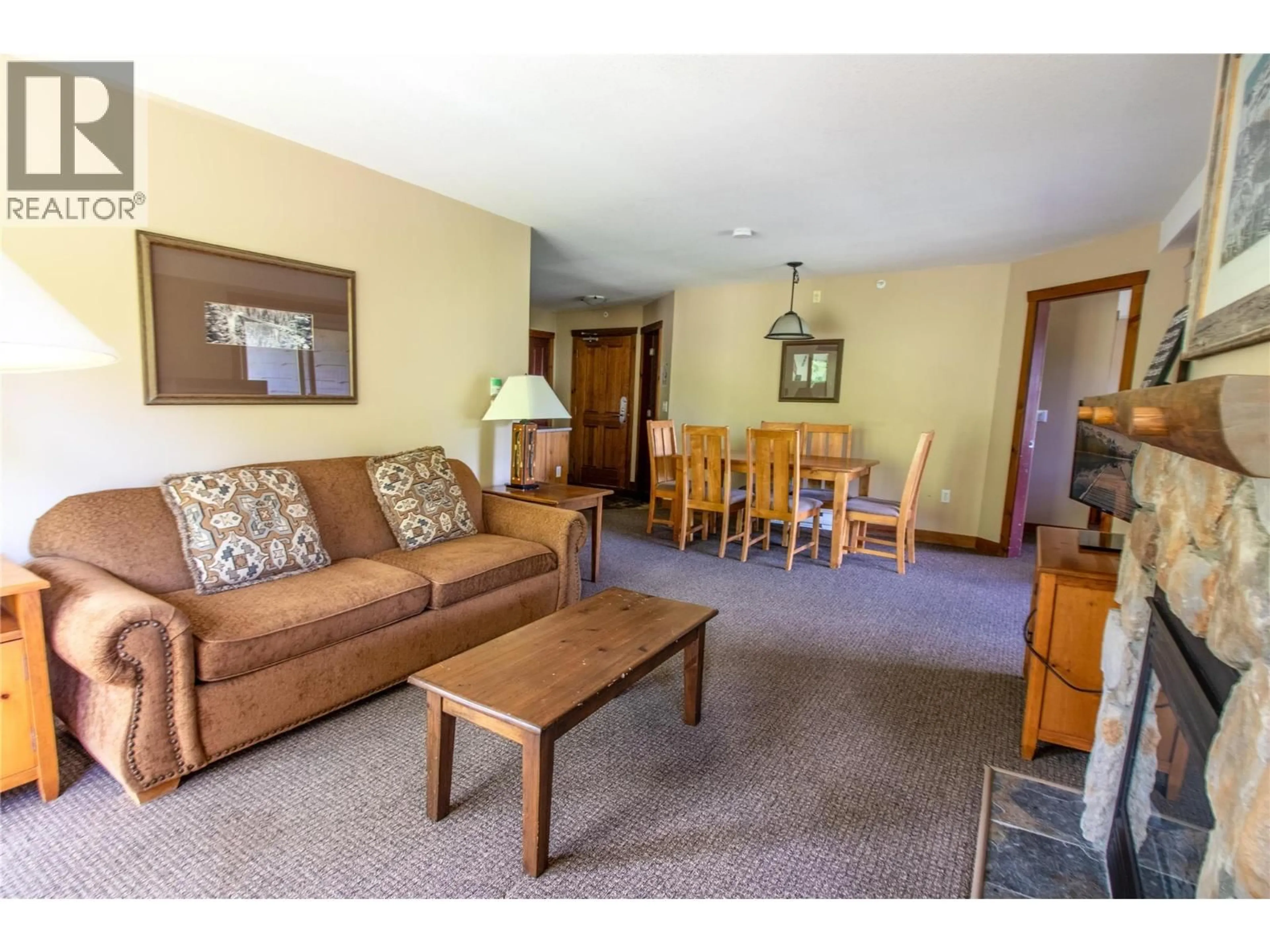 Living room with furniture, unknown for 417 - 2090 SUMMIT DRIVE, Panorama British Columbia V0A1T0