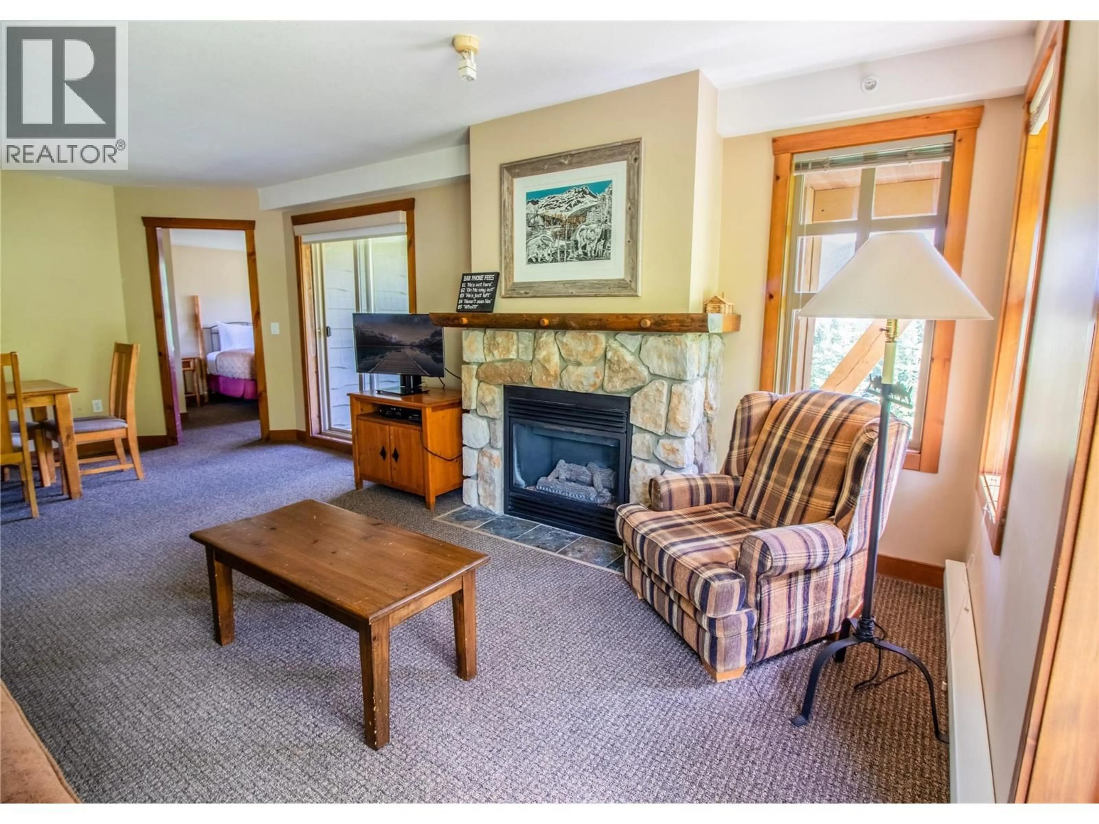 Living room with furniture, unknown for 417 - 2090 SUMMIT DRIVE, Panorama British Columbia V0A1T0