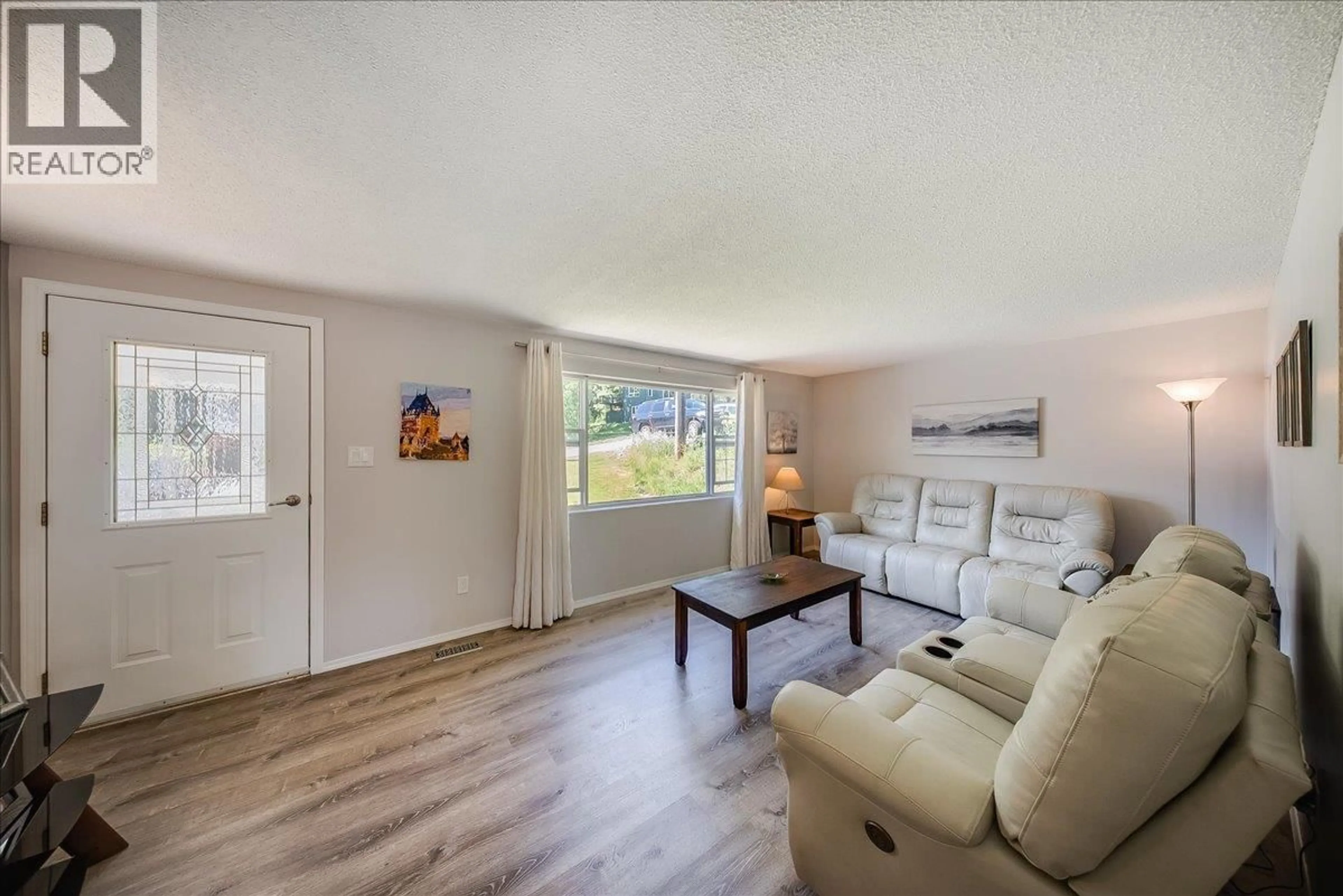 Living room with furniture, unknown for 1618 VICTORIA AVENUE, Rossland British Columbia V0G1Y0