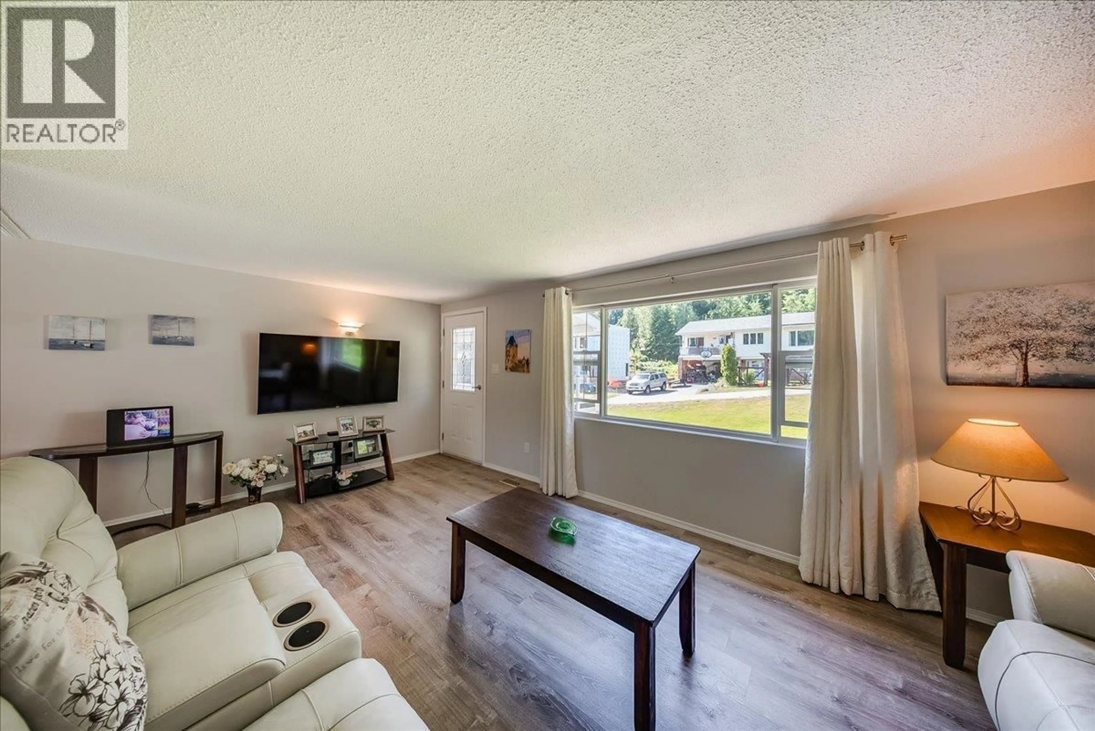 Living room with furniture, unknown for 1618 VICTORIA AVENUE, Rossland British Columbia V0G1Y0